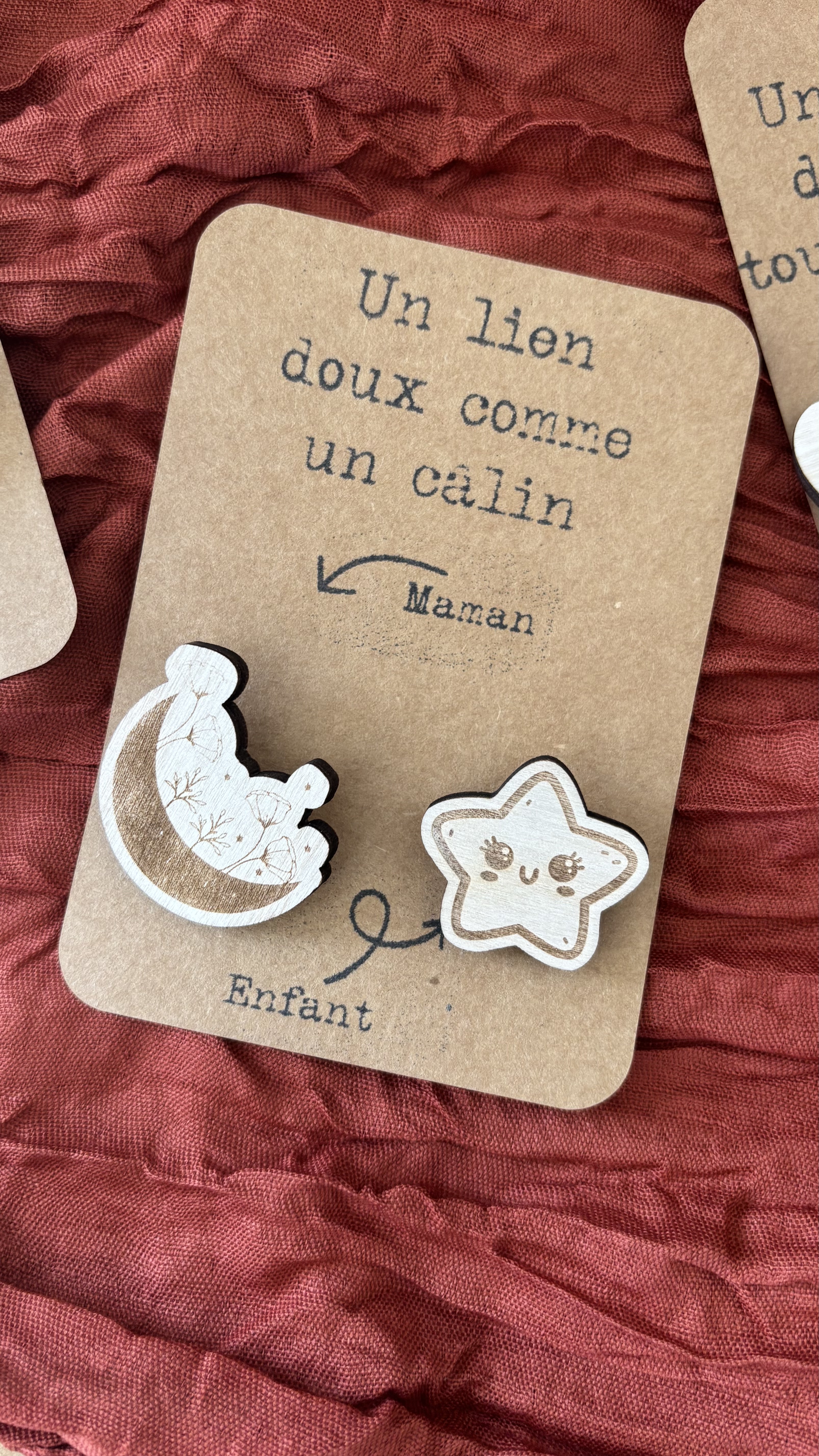 Comme un câlin de poche – Duo de badges maman & enfant