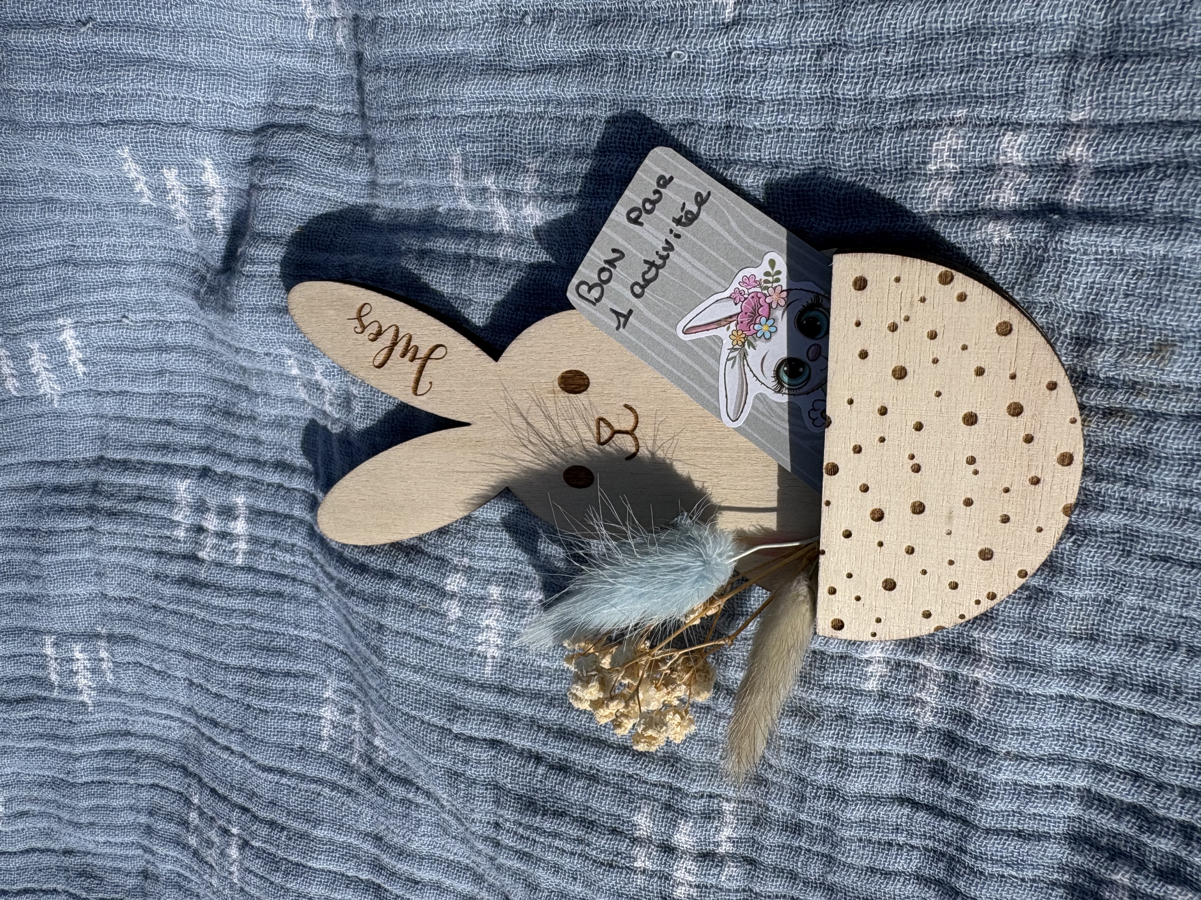 Lapin souvenir personnalisé – petit mot & fleurs séchées