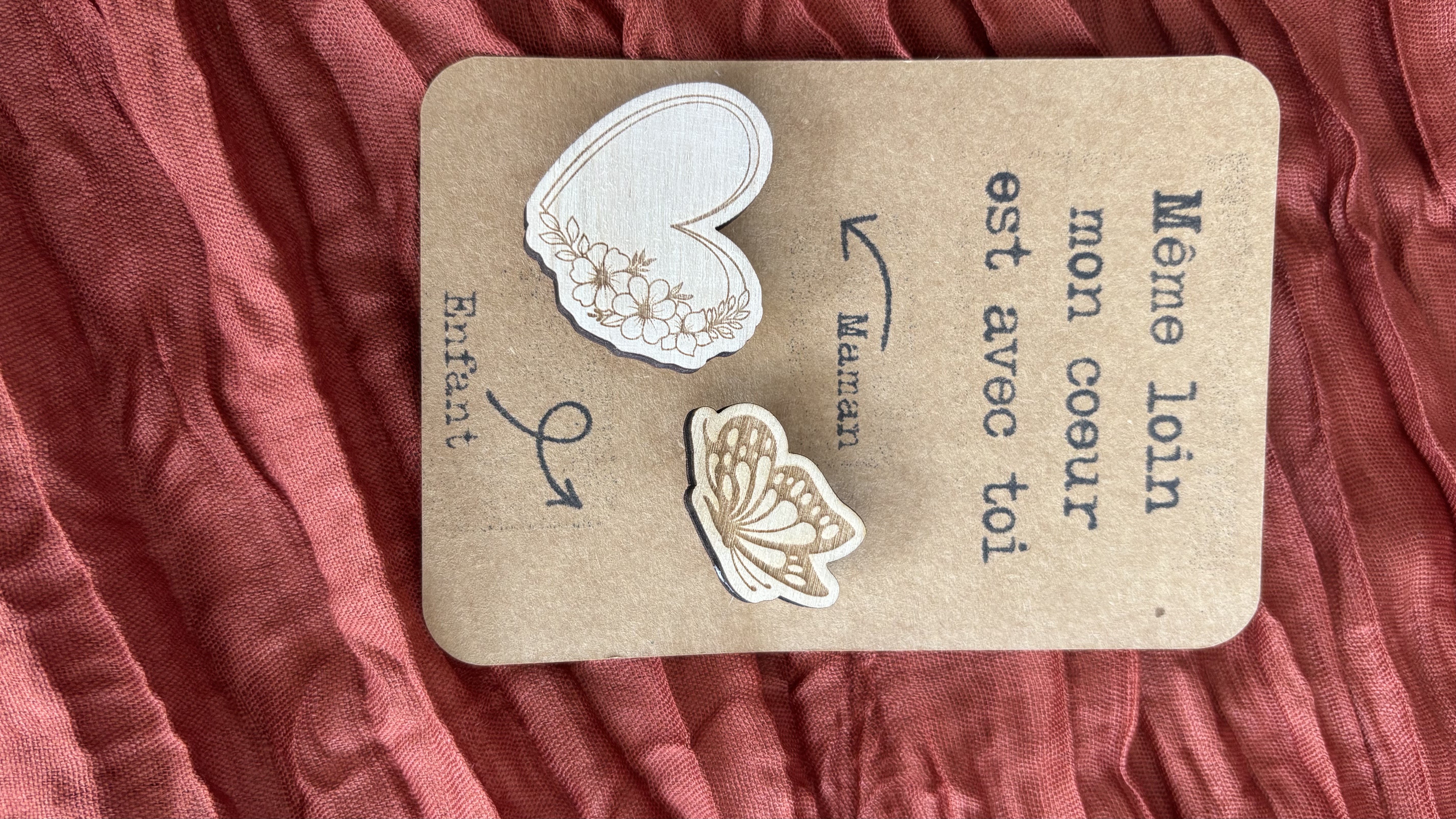 Comme un câlin de poche – Duo de badges maman & enfant