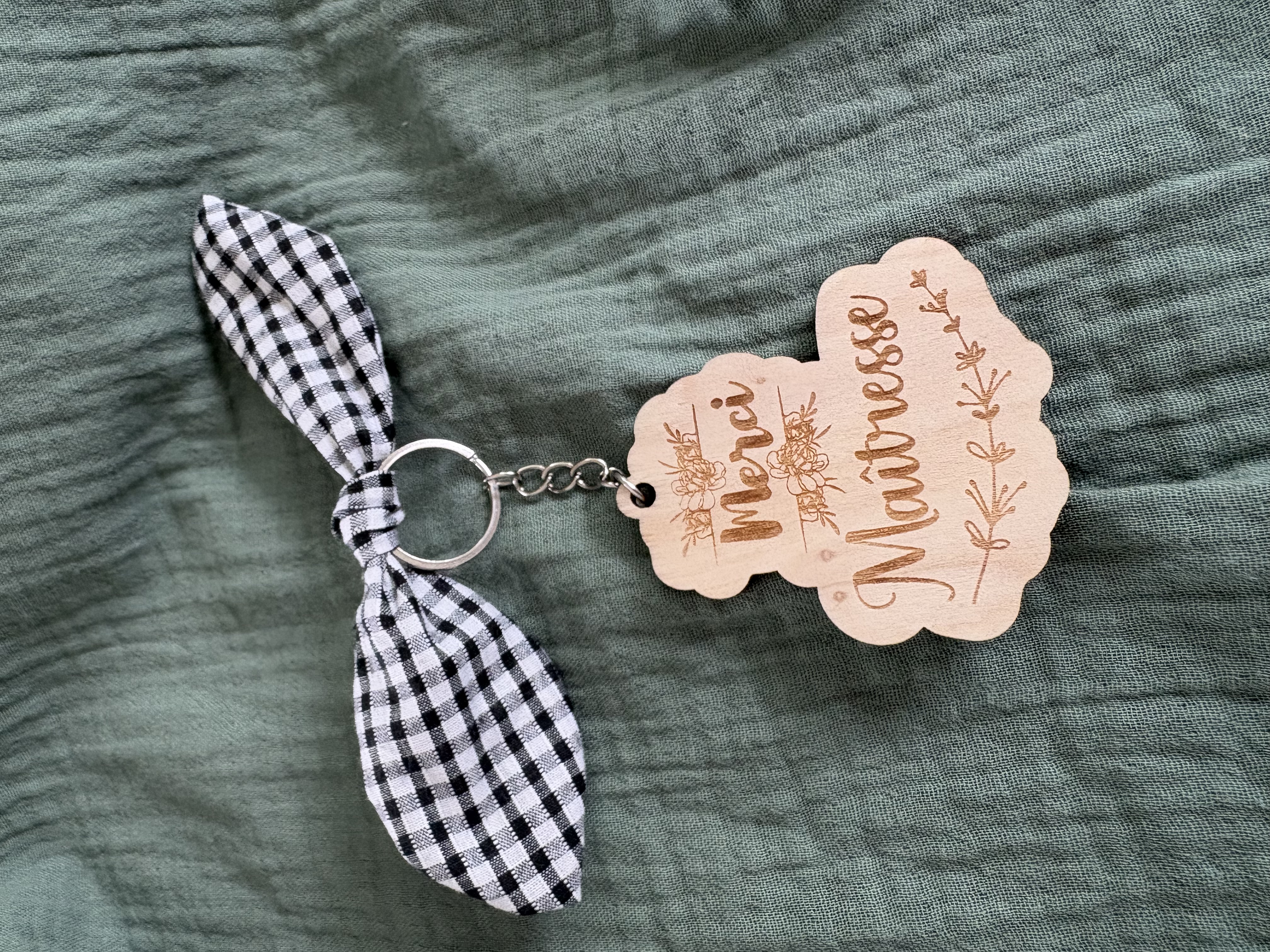 Porte-clés personnalisé avec nœud en tissu