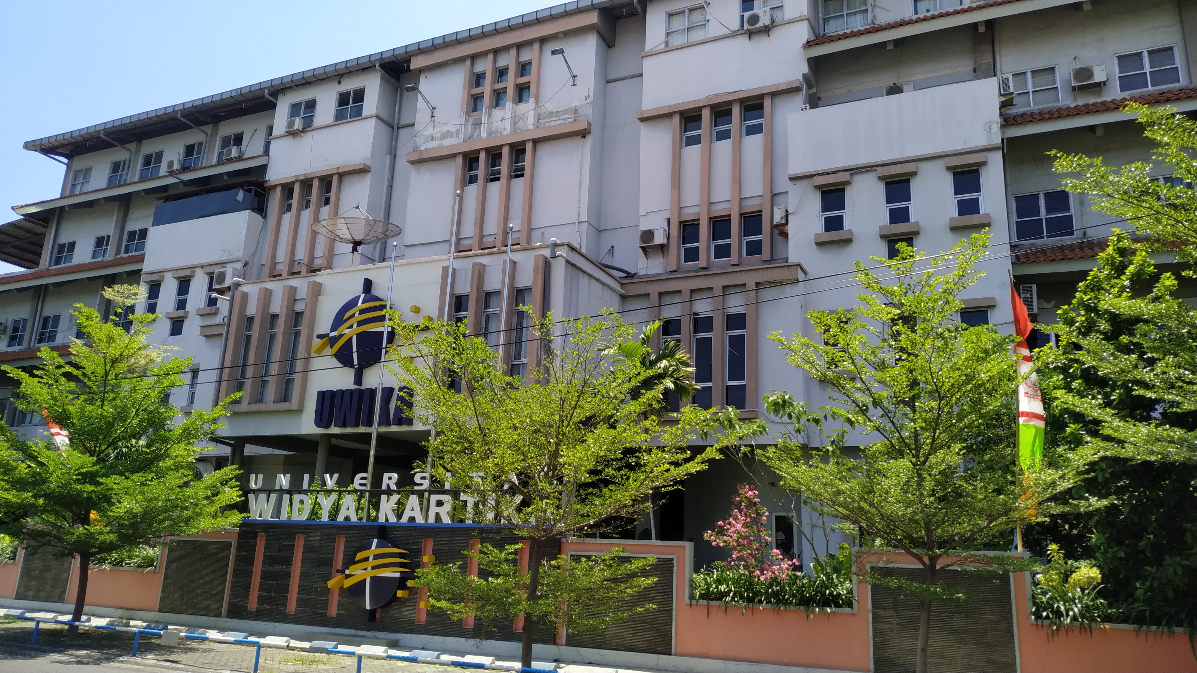 Universitas Widya Kartika Surabaya