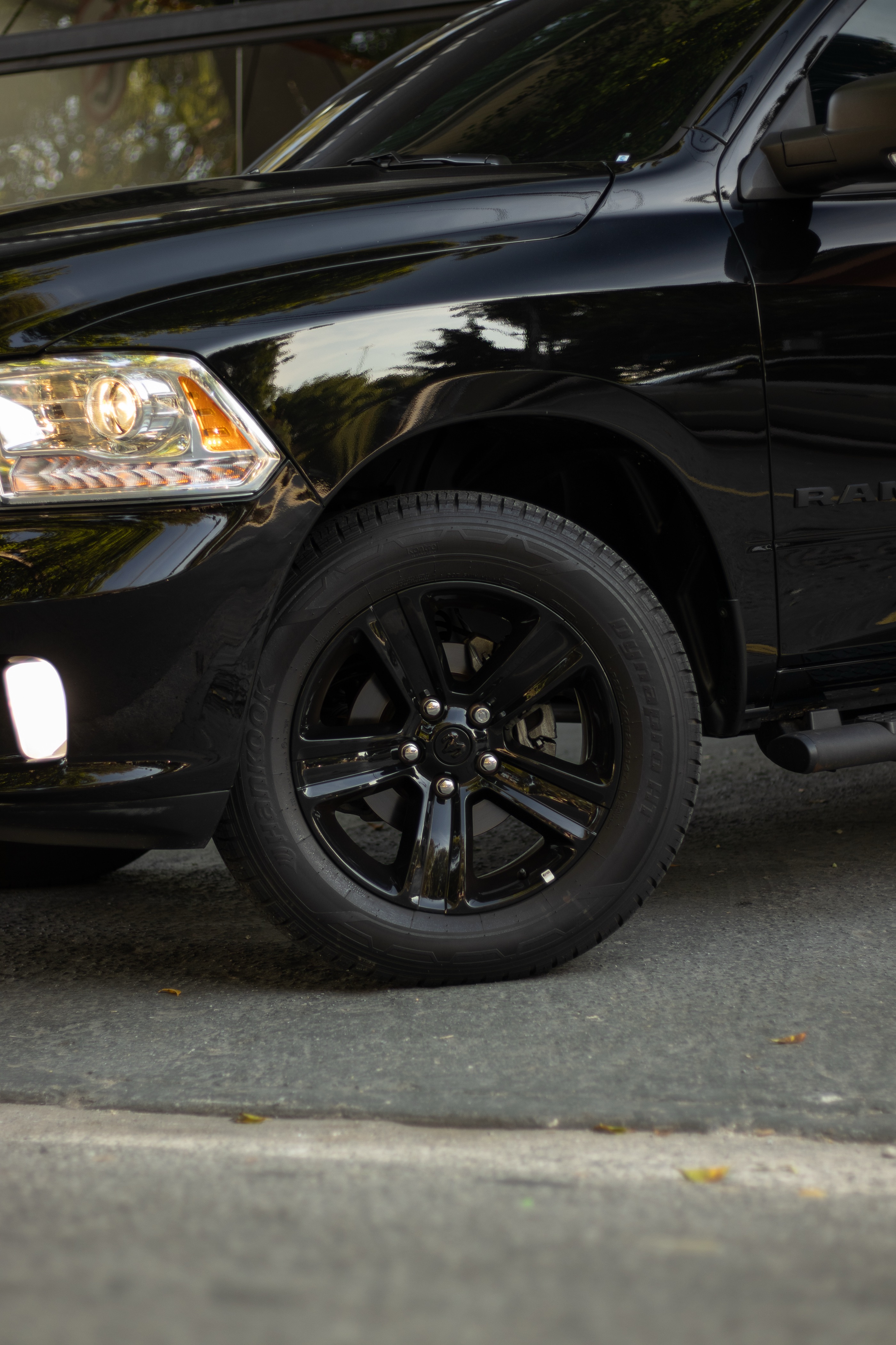 RAM CLASSIC LARAMIE NIGHT EDITION 2023