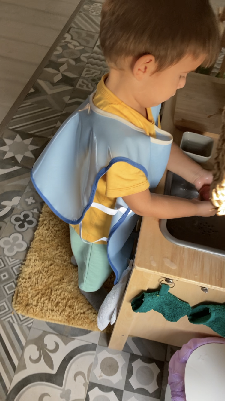 Avental Montessori 