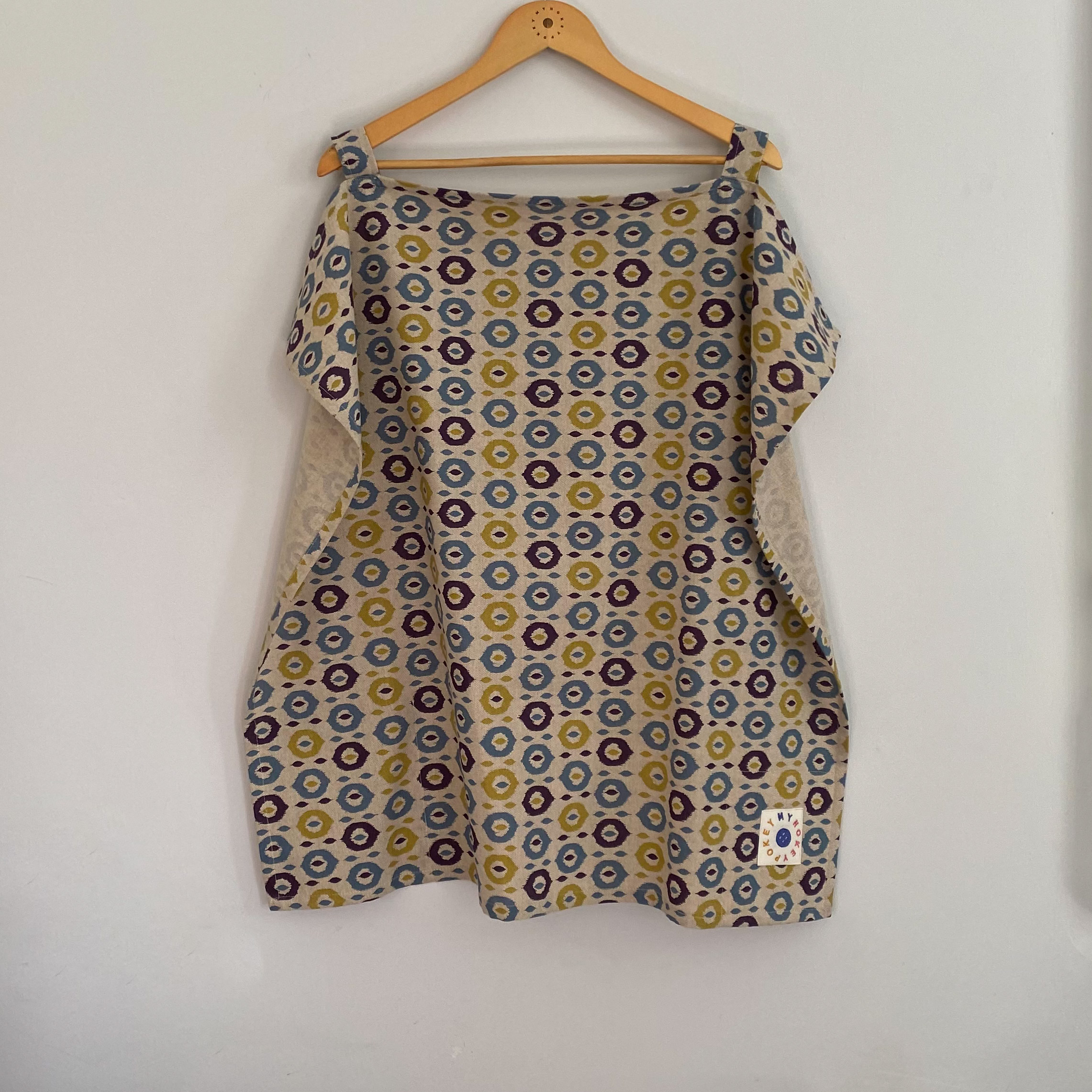Drops Blue Nursing Cover