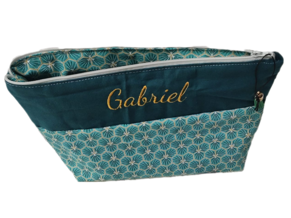 Trousse brodée faite main