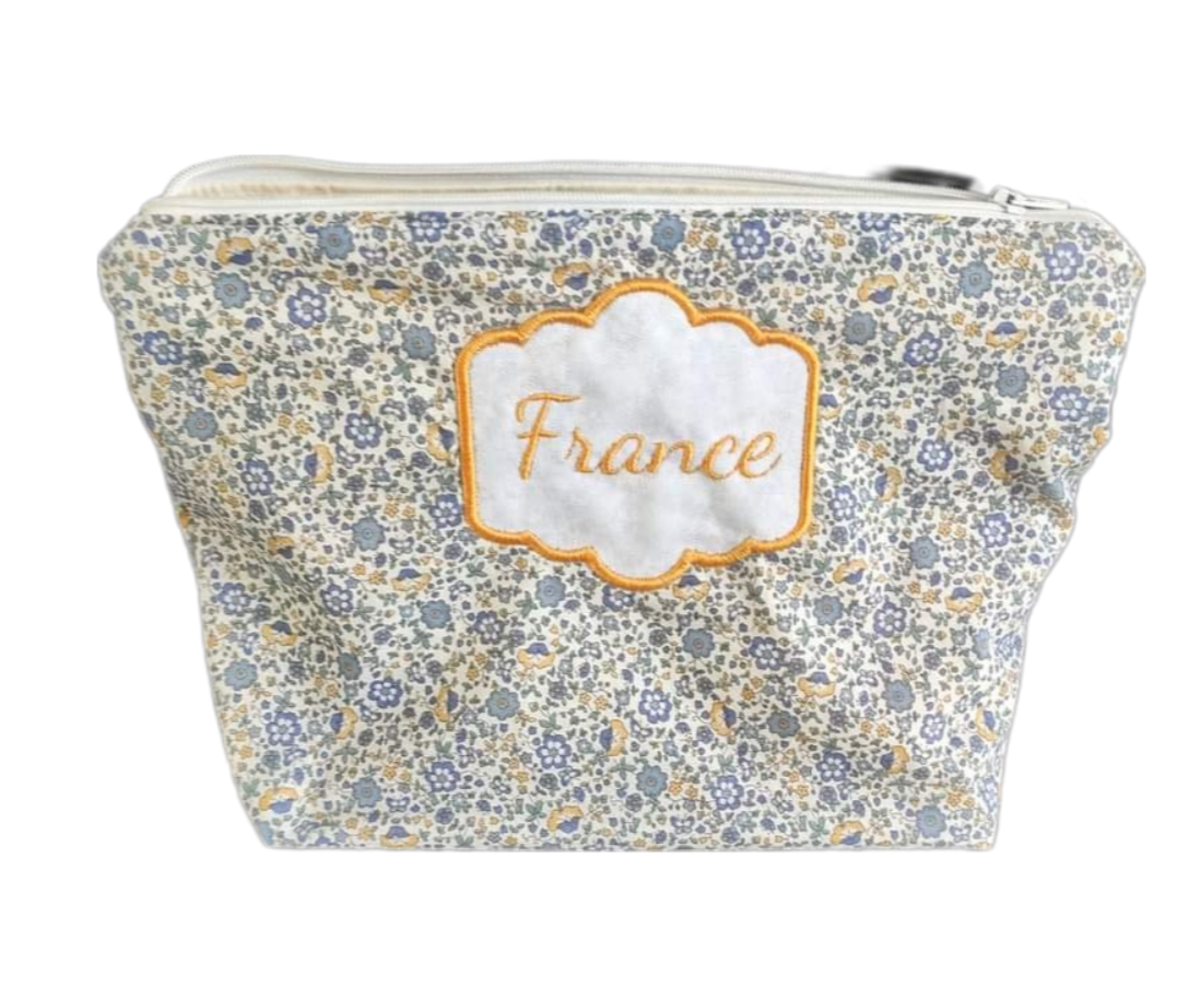 Trousse brodée faite main