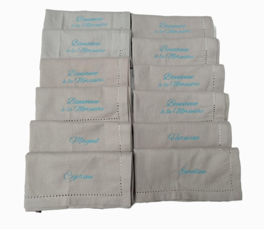 Serviette de table brodée avec un prénom et/ou un motif