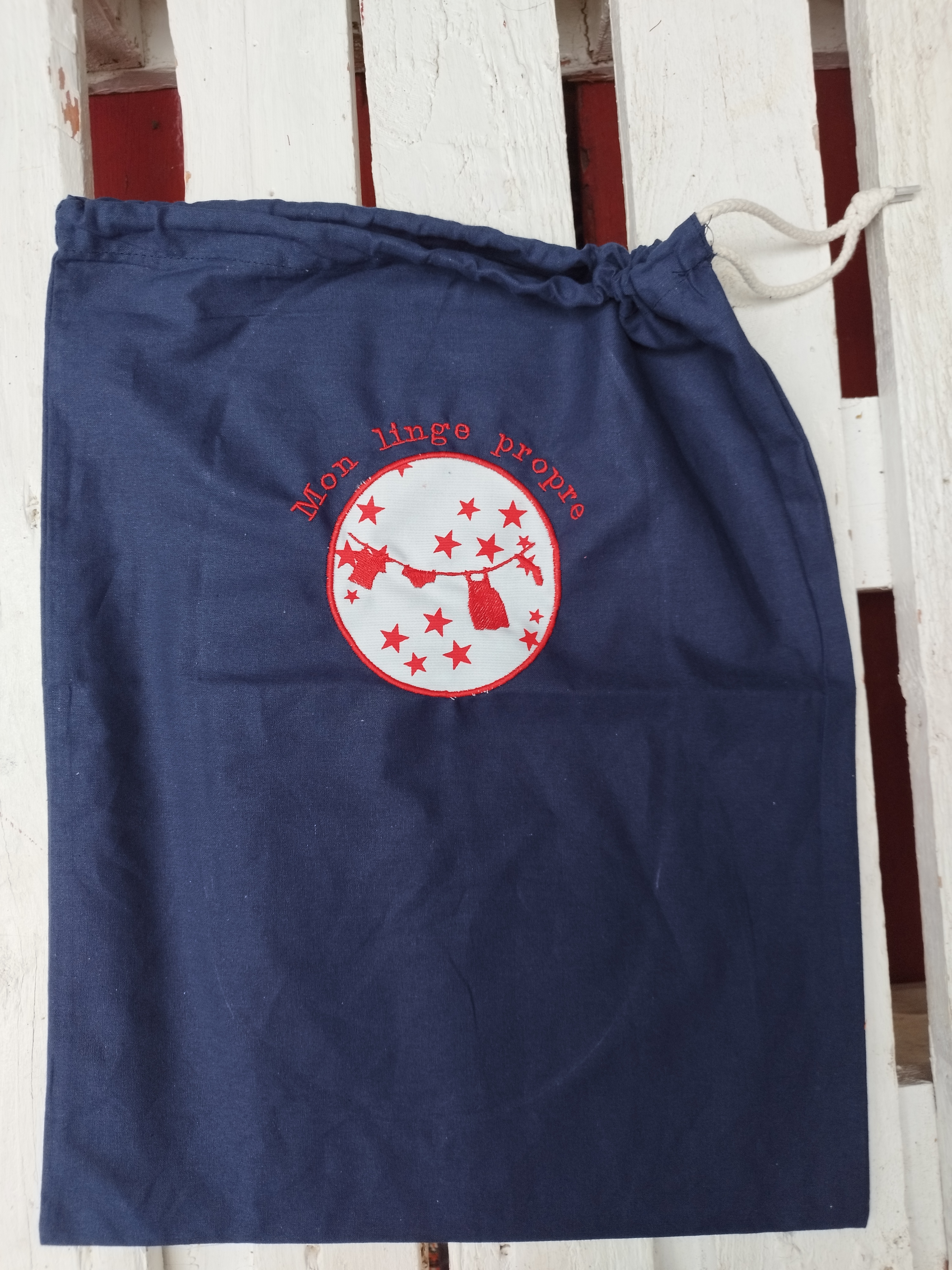 Sac à cordon ( mes gamelles, affaire de nuit, douche, linge propre, linge sale,...)