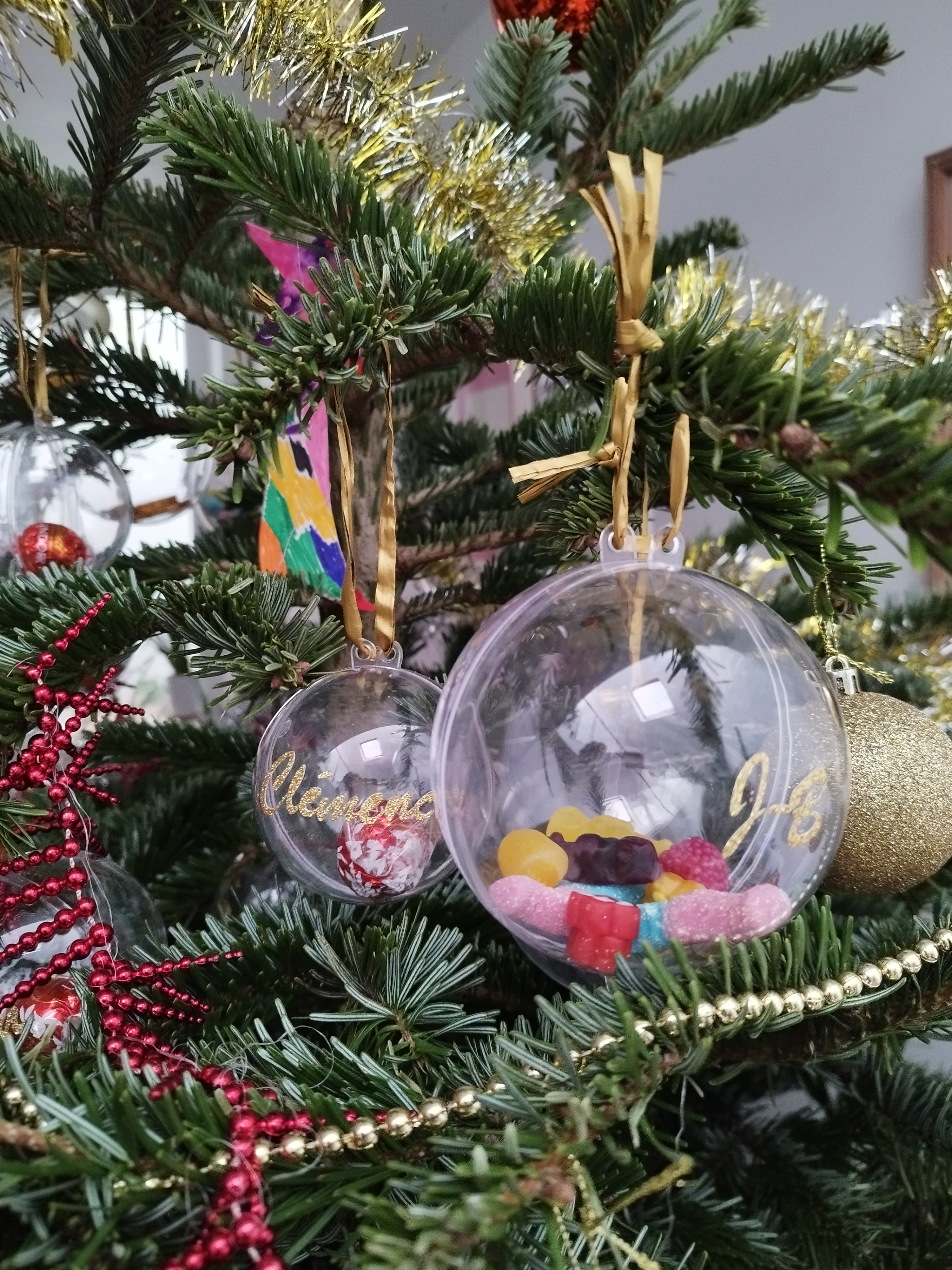 Boule de Noël à remplir et à personnaliser avec un prénom 
