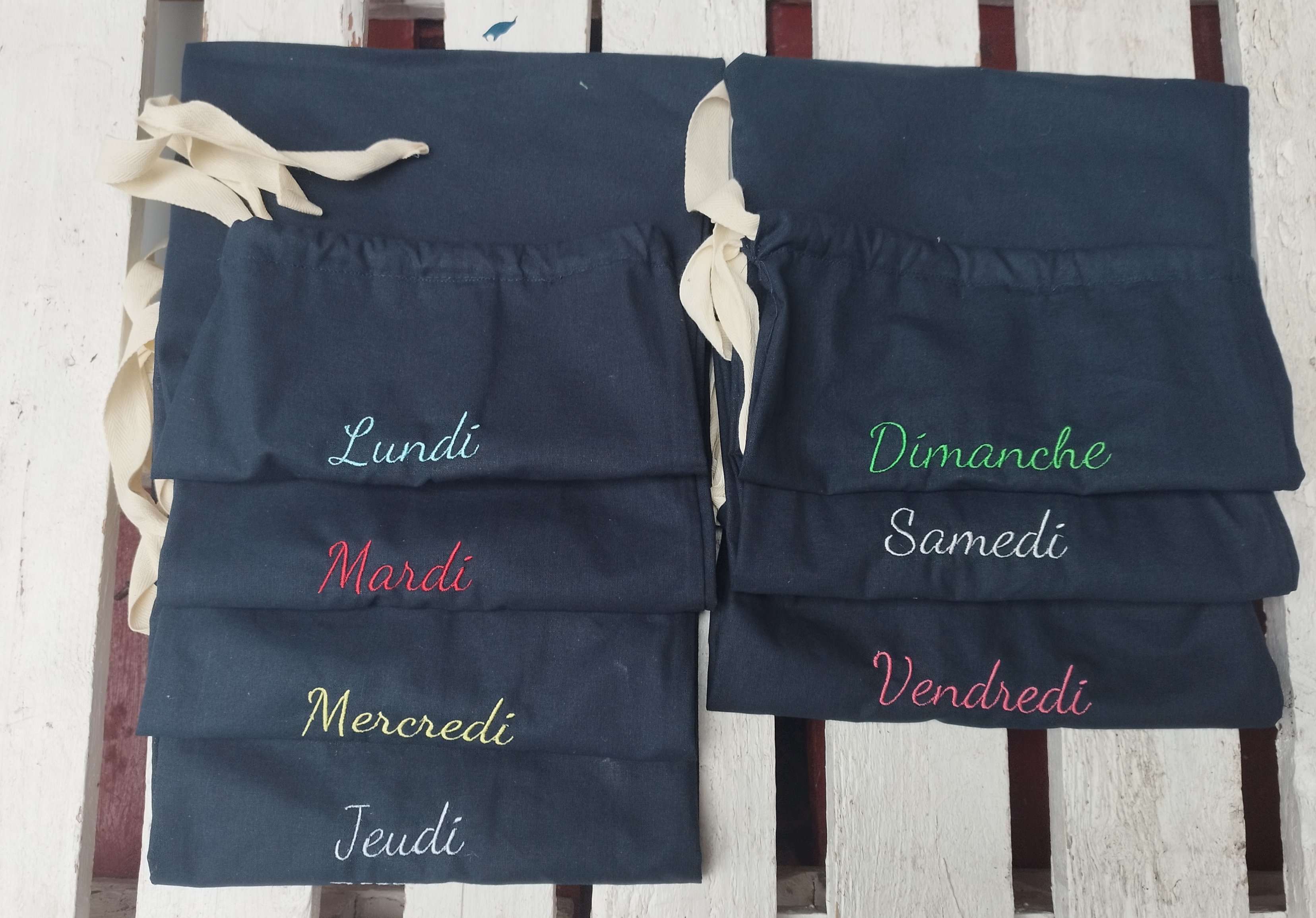 Semainier de sacs brodés ( lundi, mardi, mercredi...)
