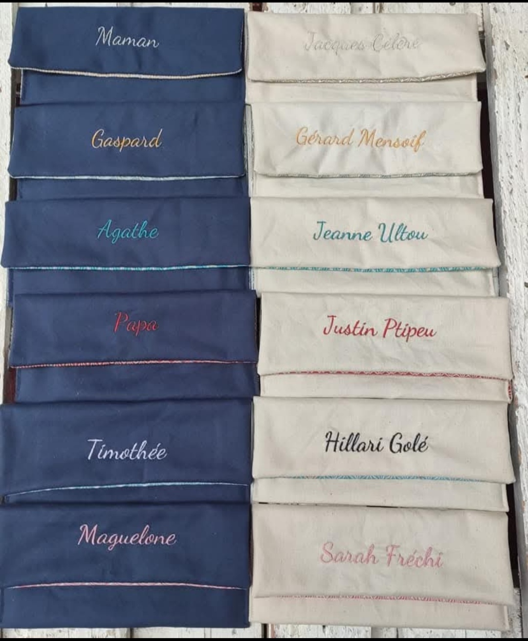 Range serviette brodé