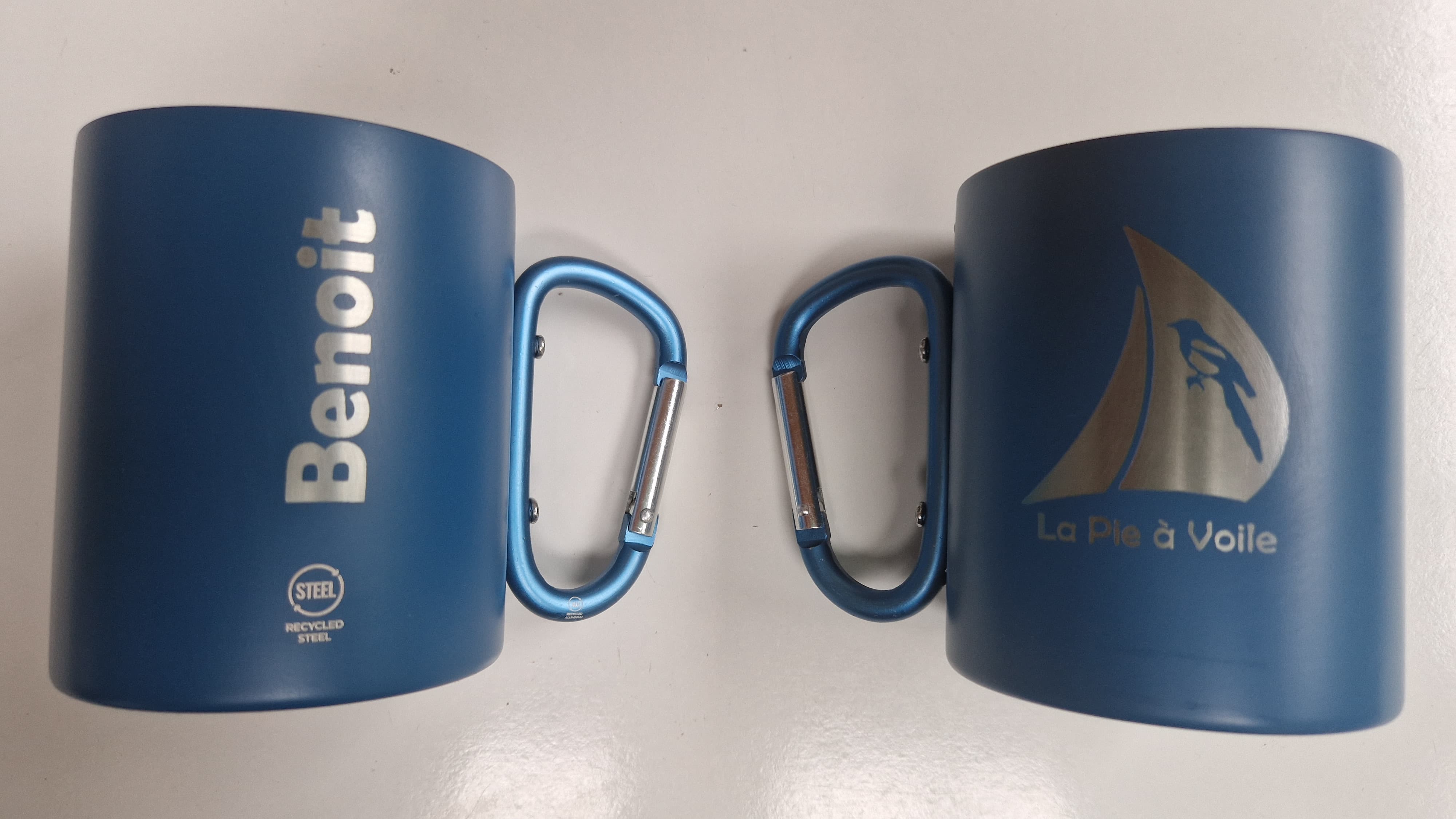 Tasse mousqueton en inox gravée