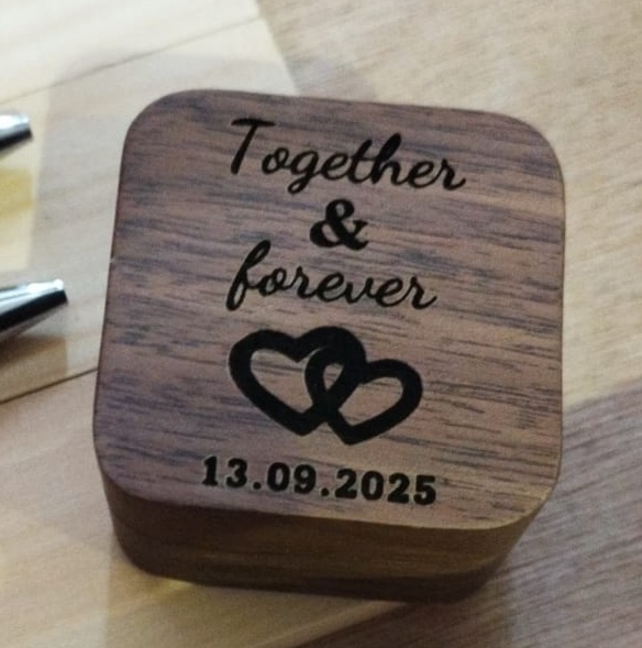 Boîte gravée pour bague/alliance