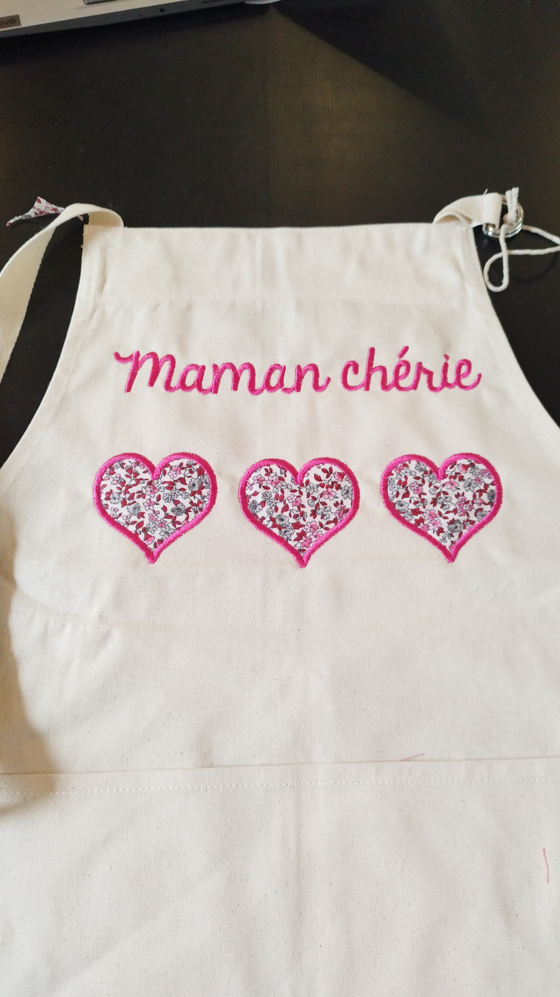 Tablier brodé et personnalisé ( enfant et adulte)