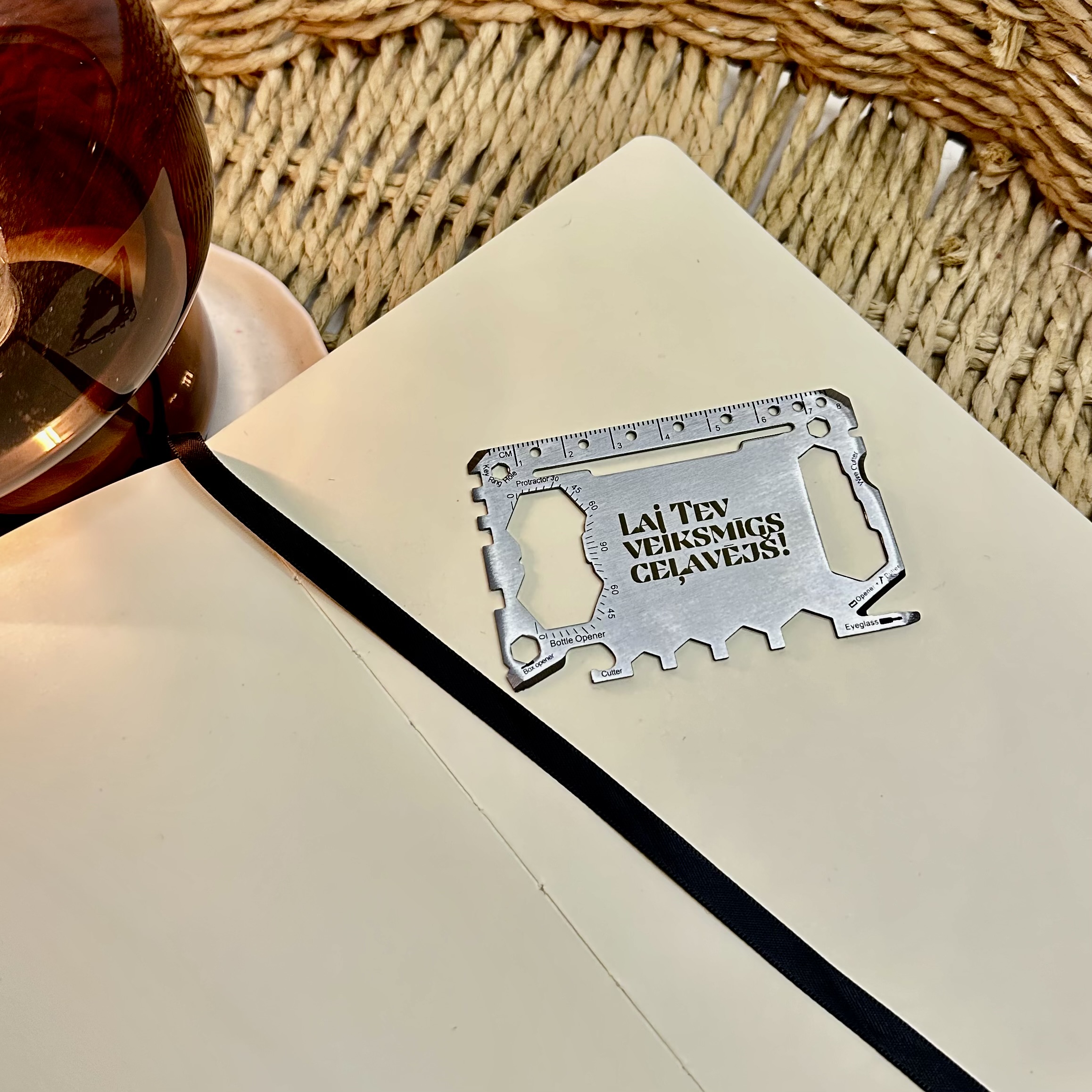 Kompakts nerūsējošā tērauda multifunkcionāls instruments – 20 funkcijas