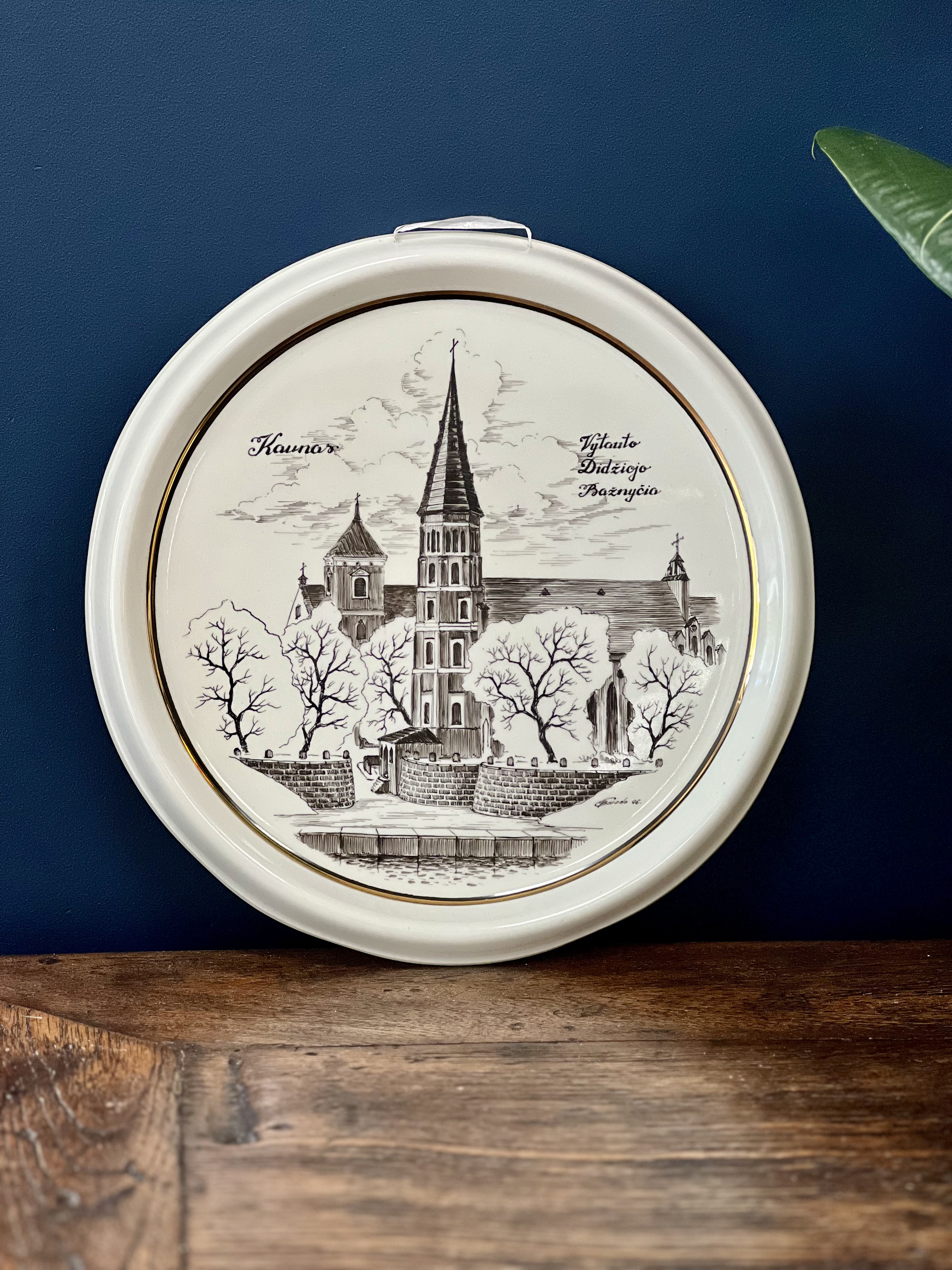 Porcelianinė pakabinama lėkštė "Kaunas"