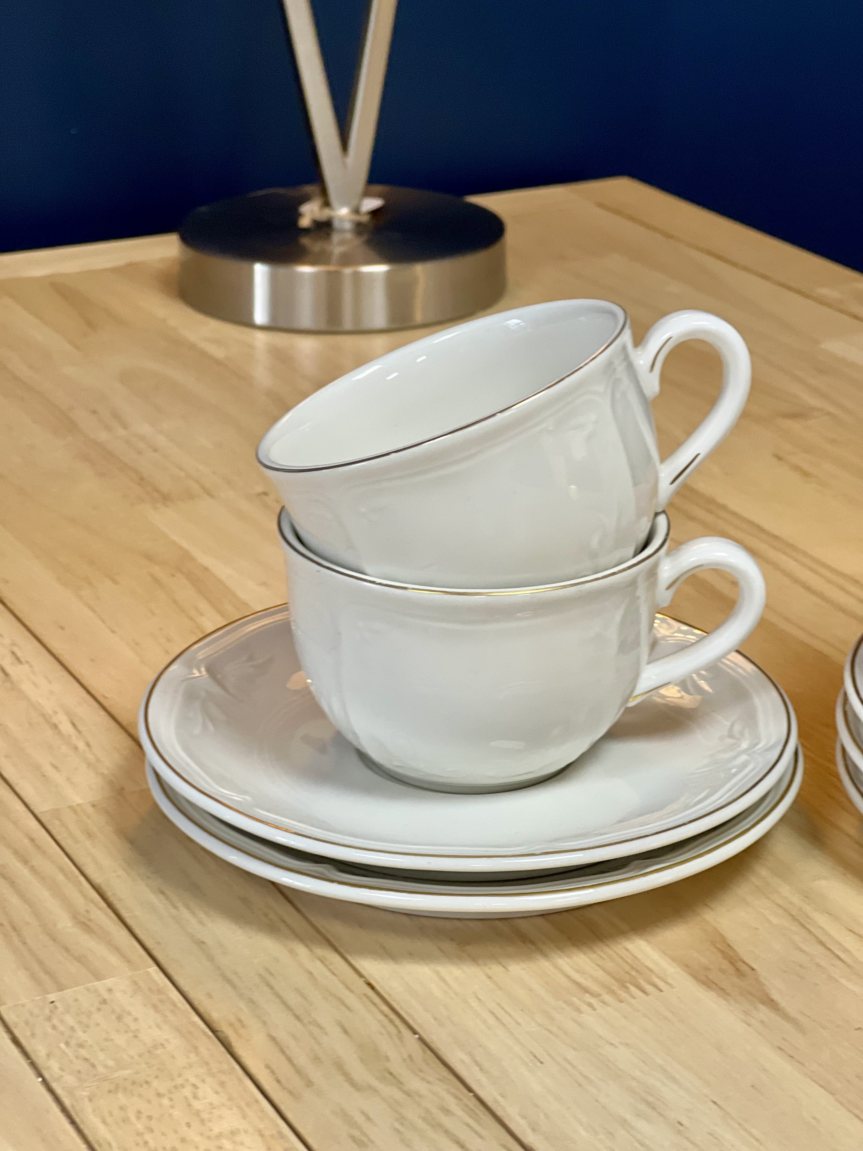 Porcelianiniai "Villeroy and Boch" puodeliai su lėkštutėmis
