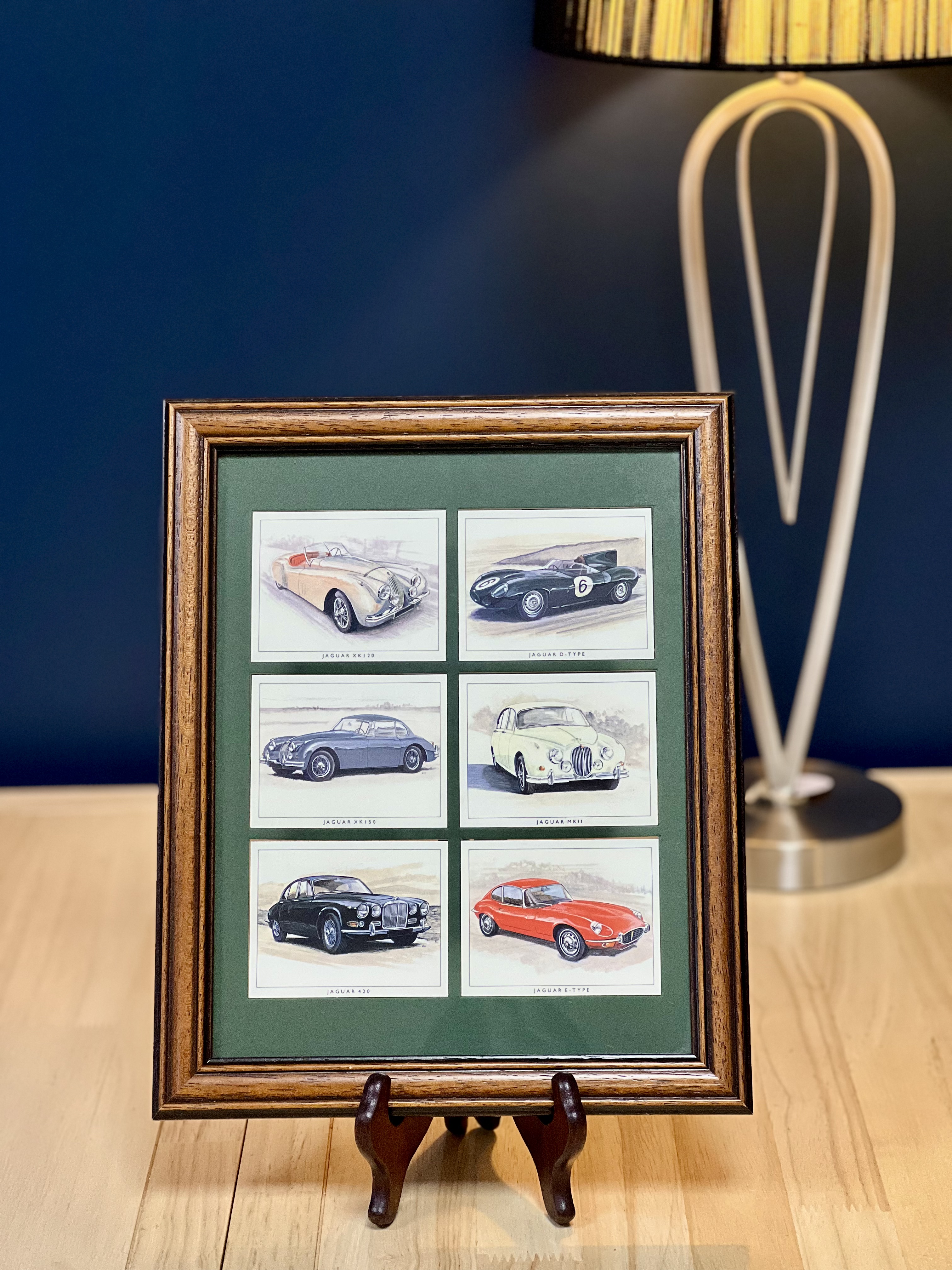 Įrėmintos "Jaguar" automobilių modelių kortelės