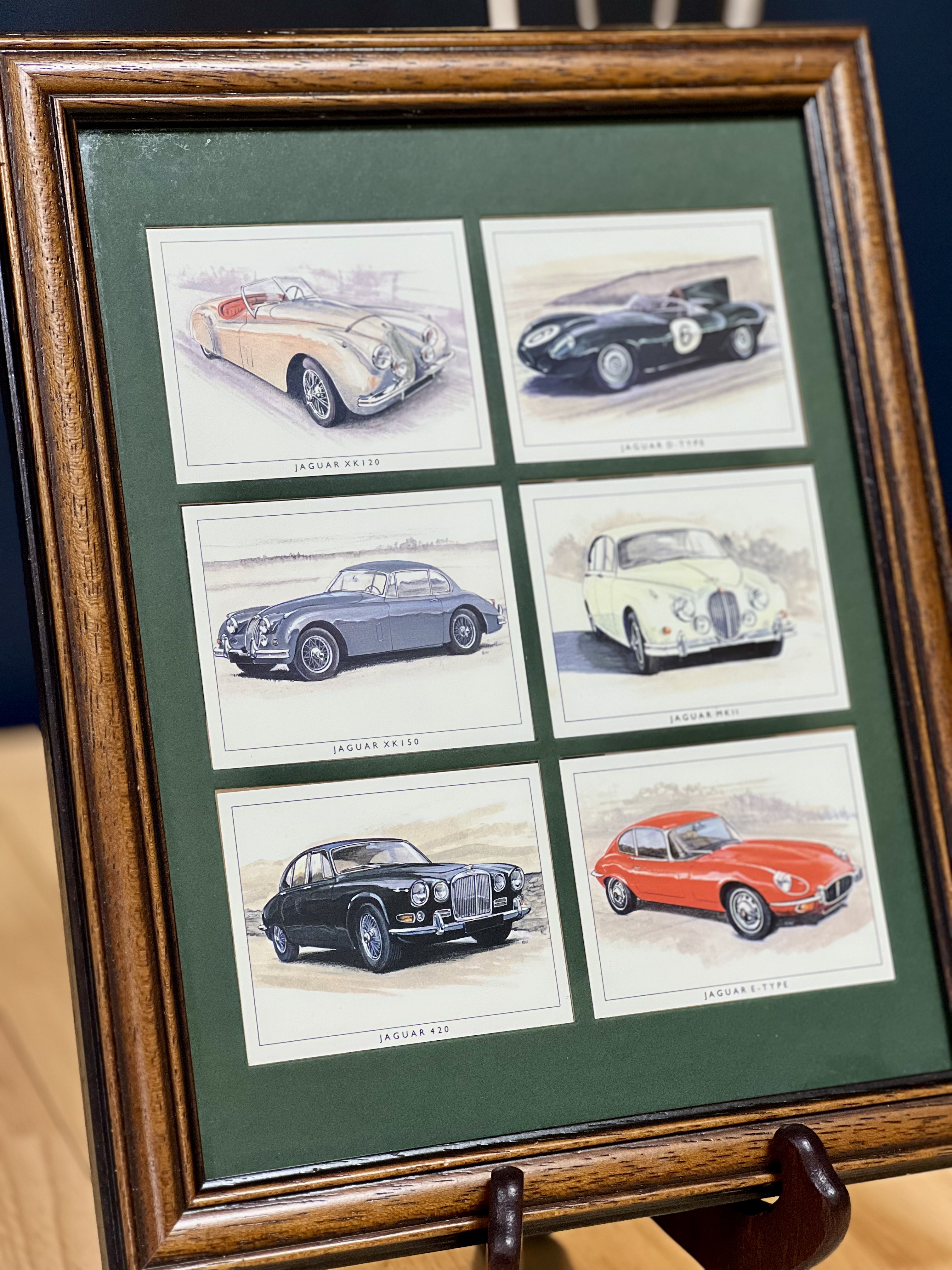 Įrėmintos "Jaguar" automobilių modelių kortelės