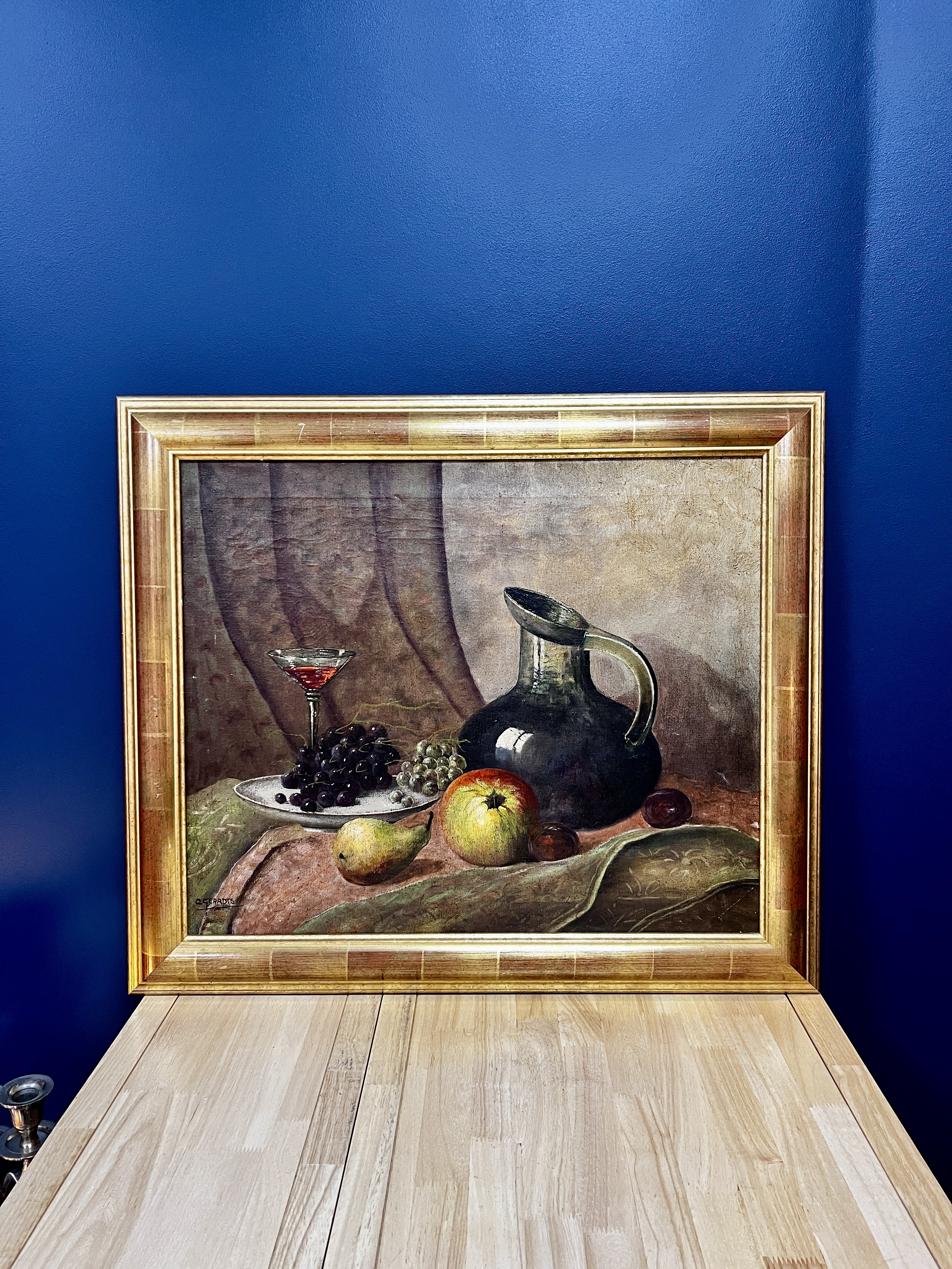 Natiurmortas su dekanteriu ir vaisiais