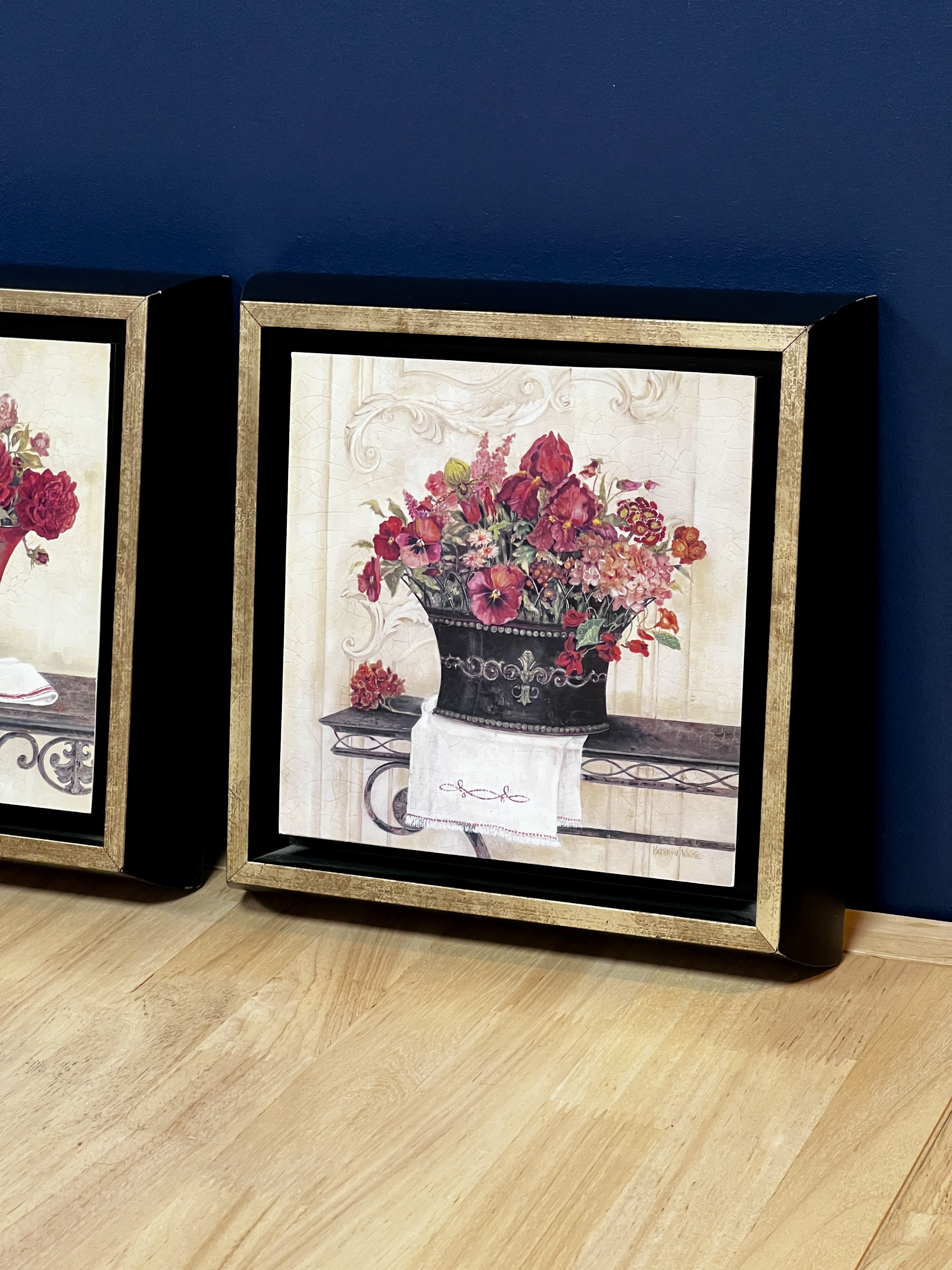 Kathryn White paveiksliukai mediniuose rėmuose