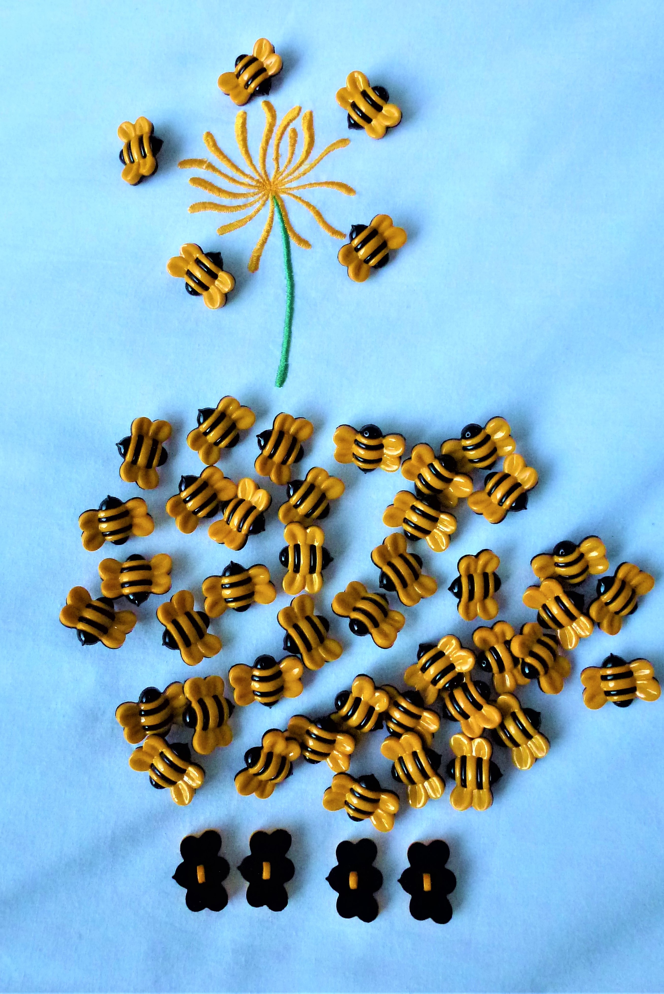 BEE Buttons 25mm