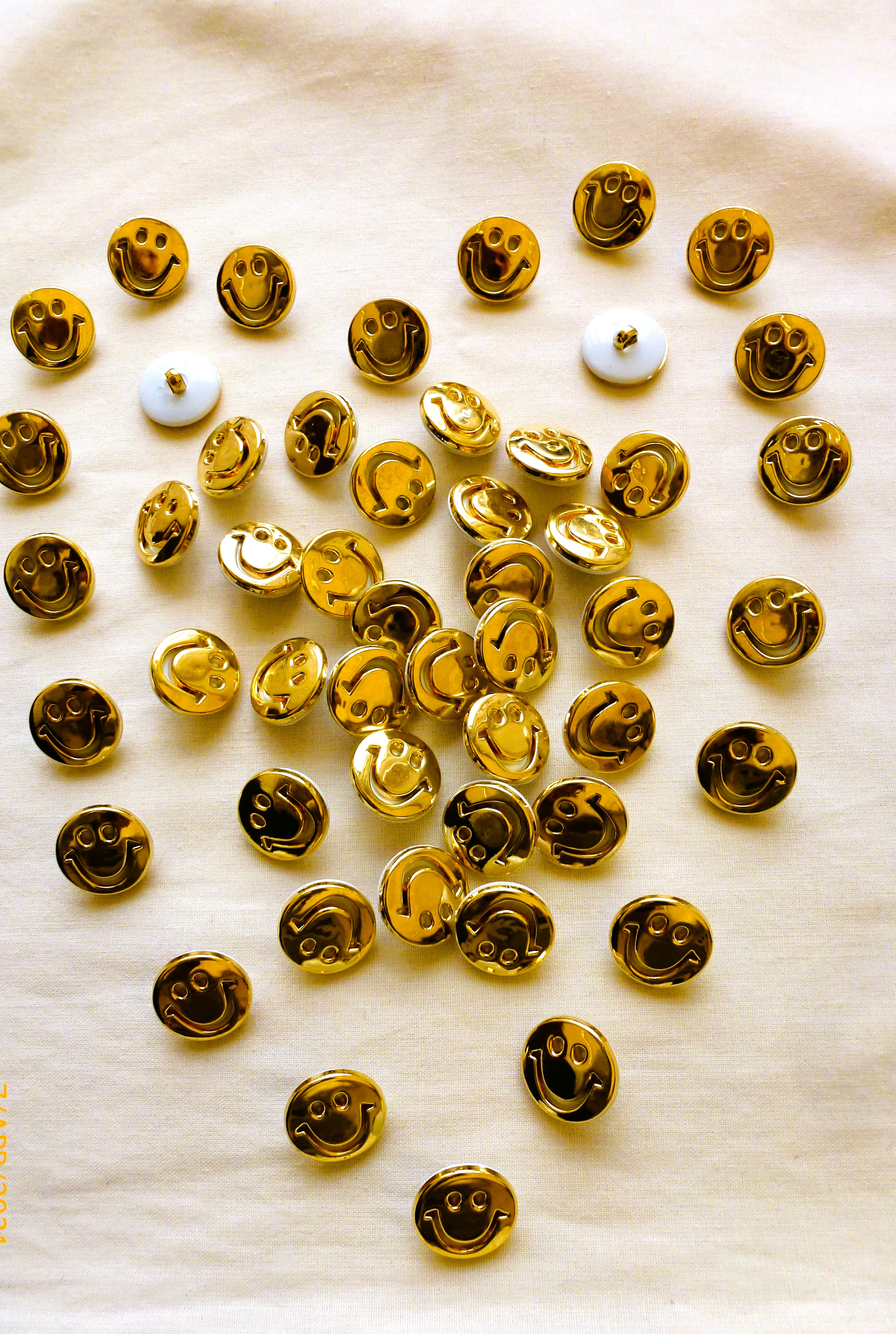 SMILEY Face Buttons 18mm