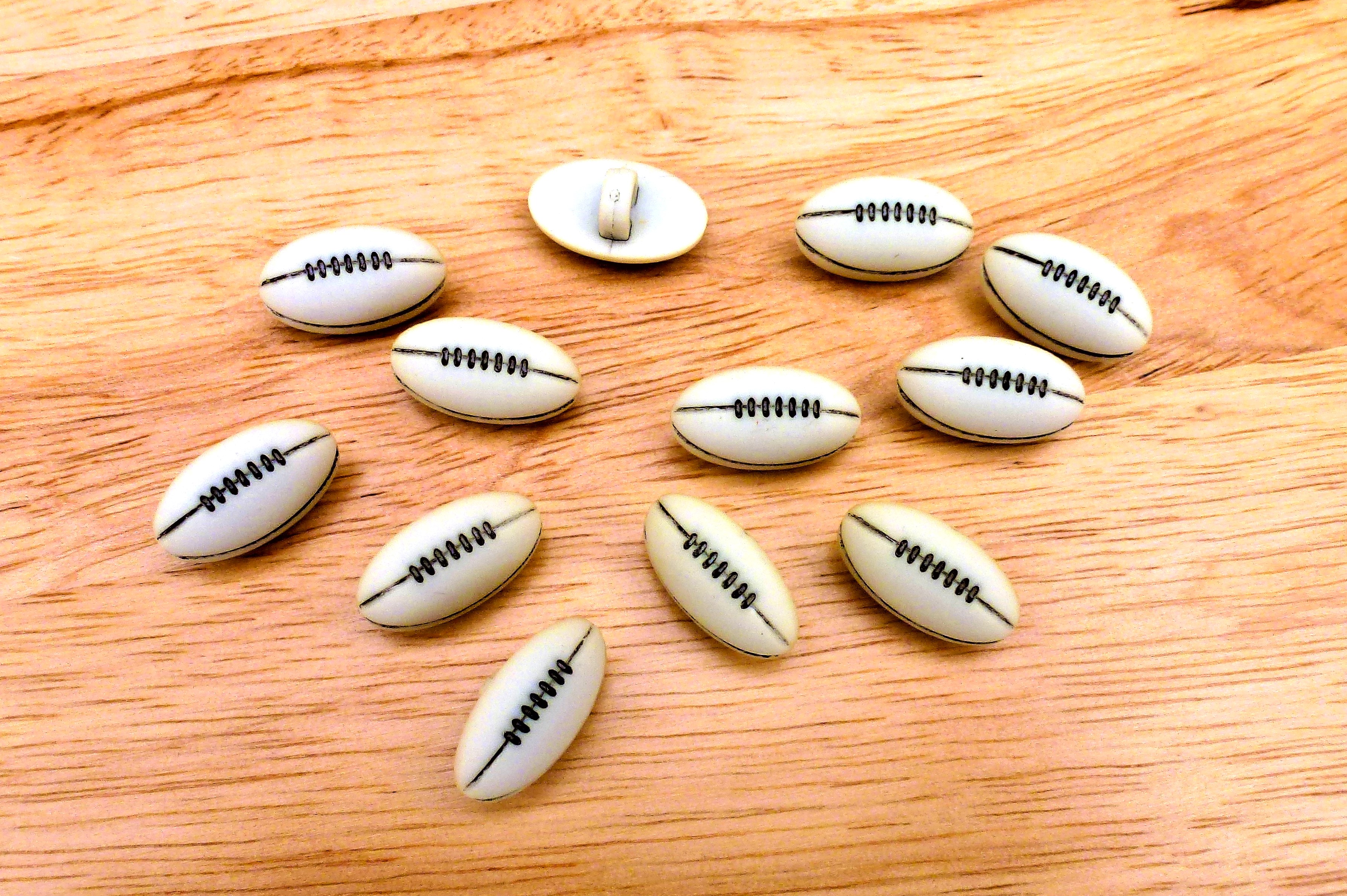 RUGBY BALL Buttons 18mm