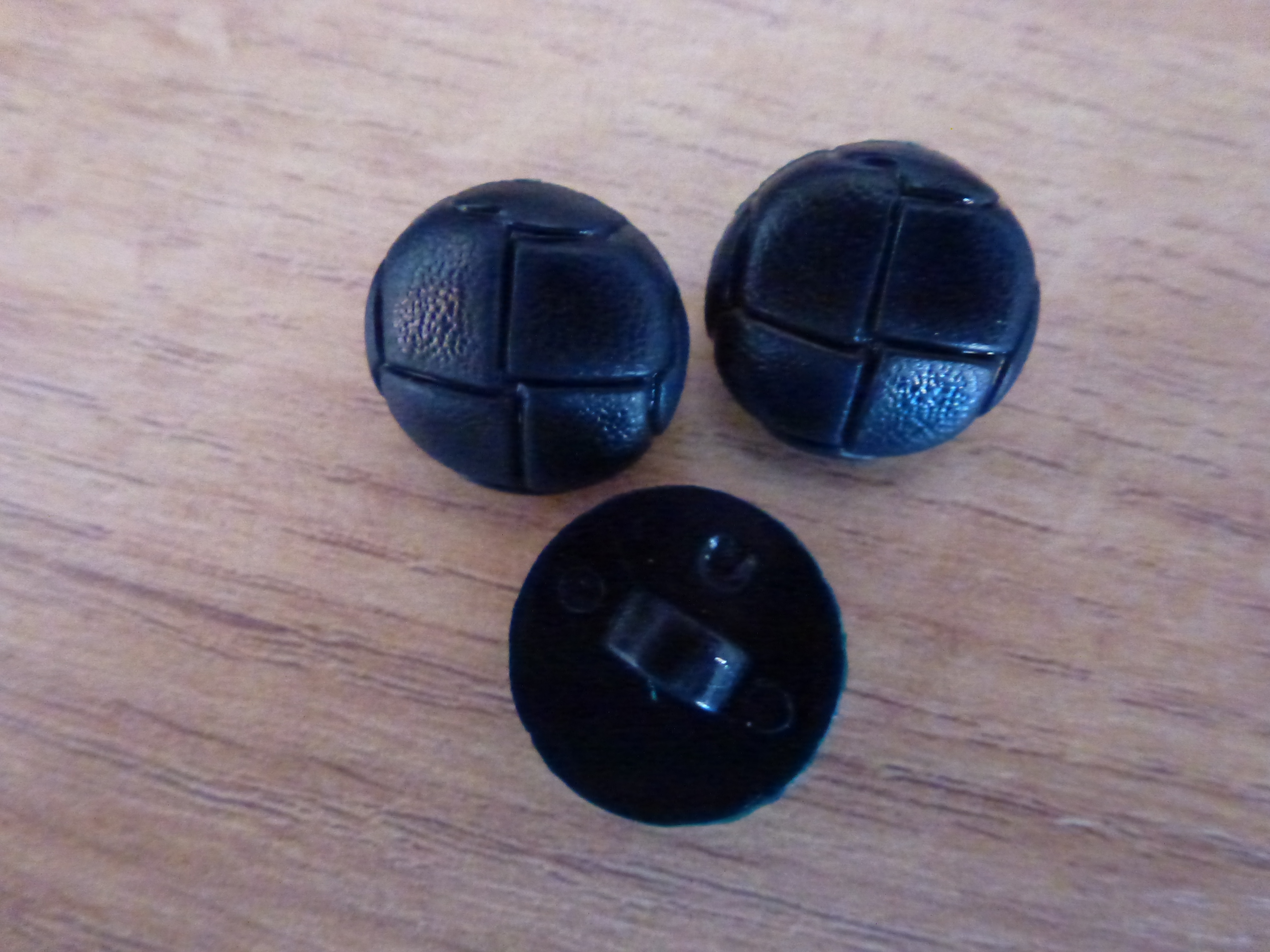 FOOTBALL Style Childrens Buttons 15mm & 18mm