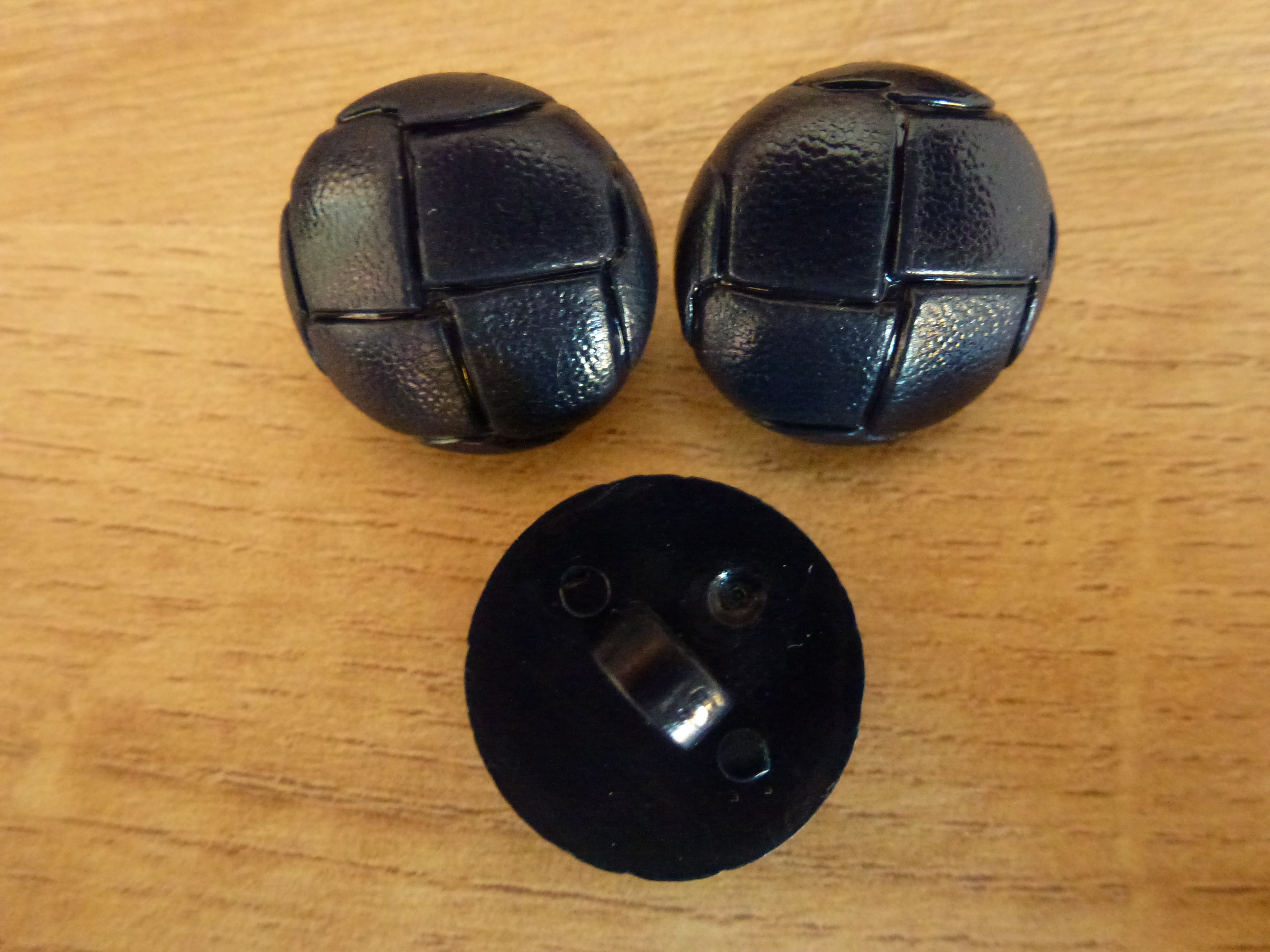 FOOTBALL Style Childrens Buttons 15mm & 18mm