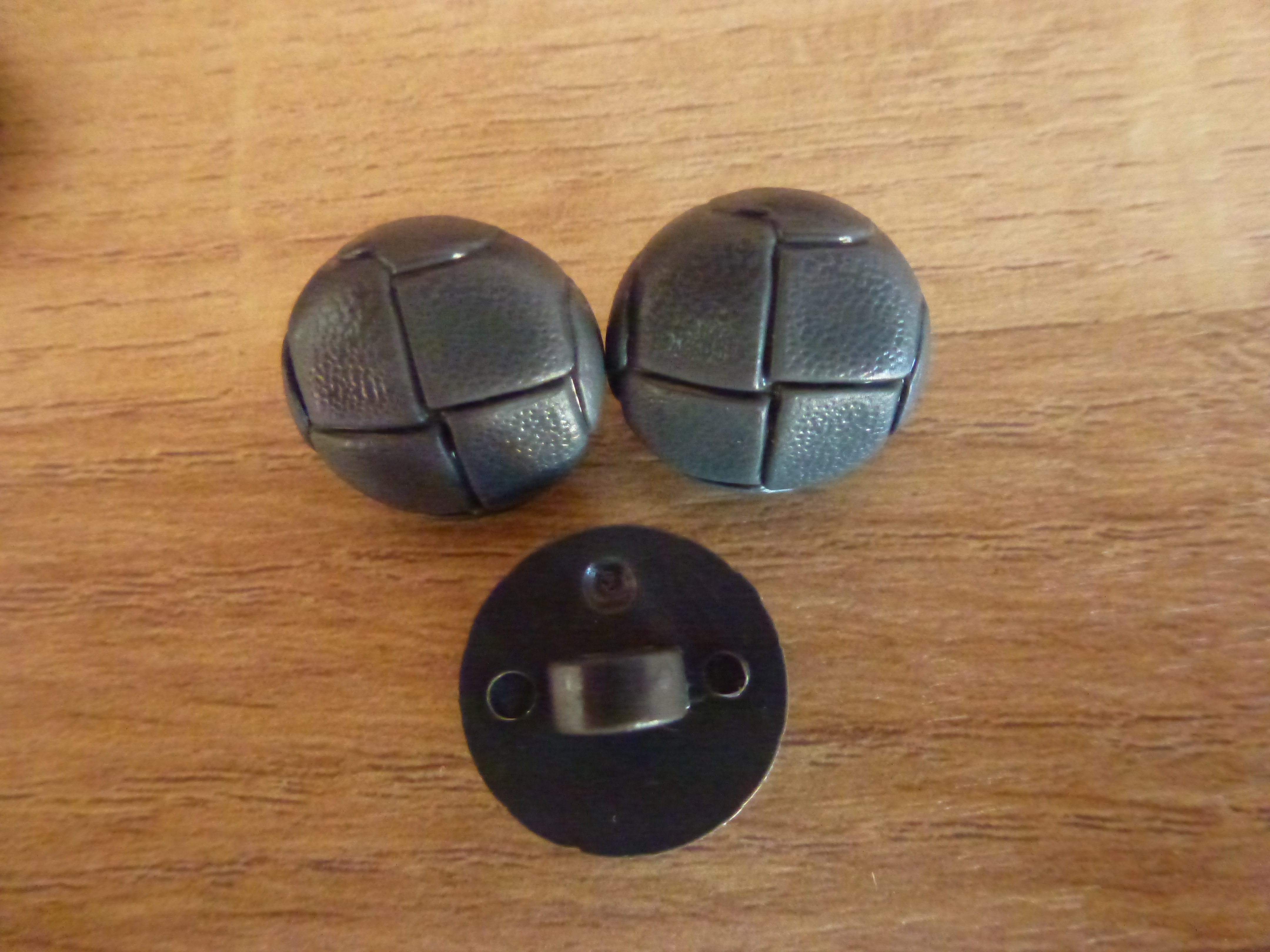 FOOTBALL Style Childrens Buttons 15mm & 18mm