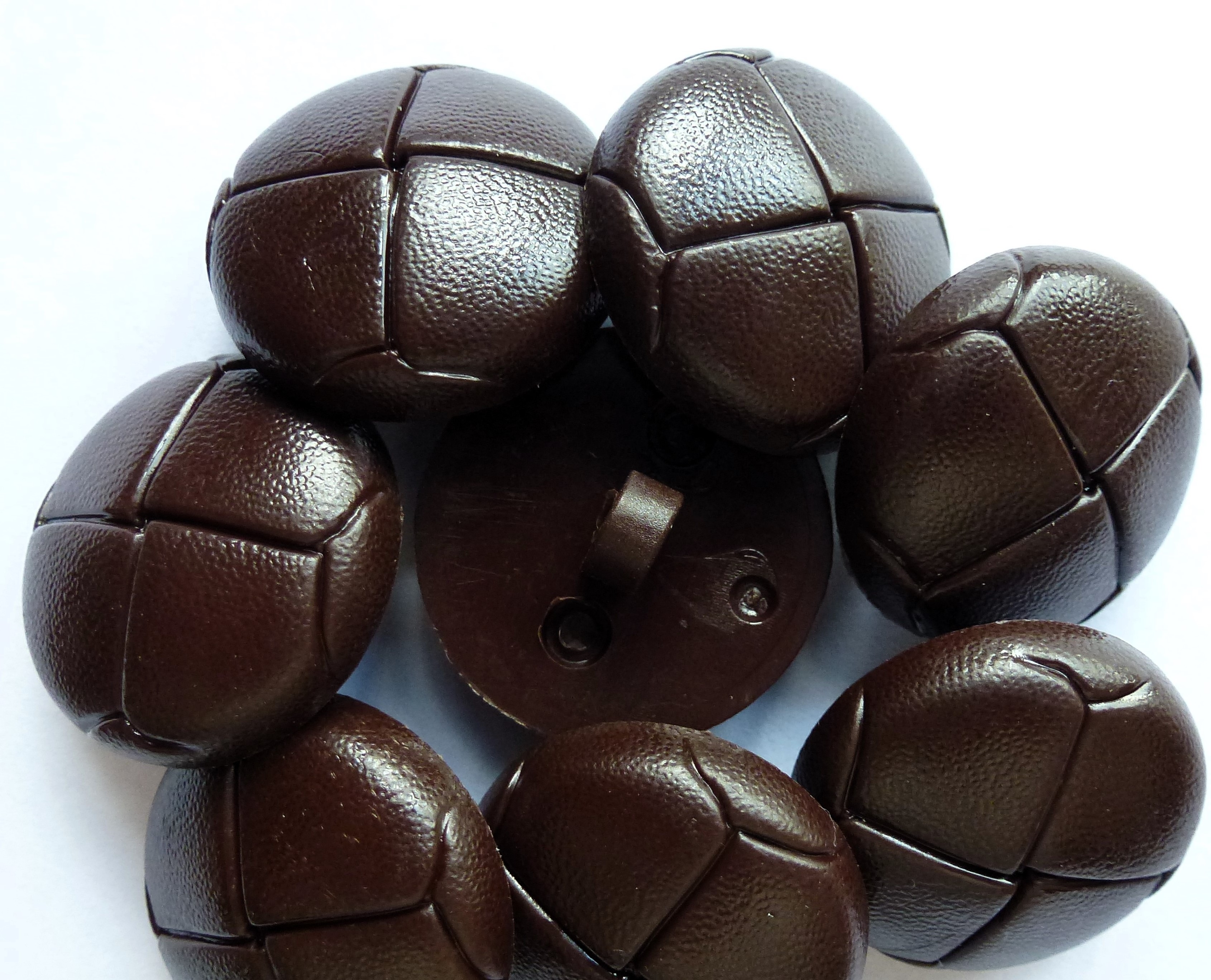 FOOTBALL Style Adults Buttons 23mm