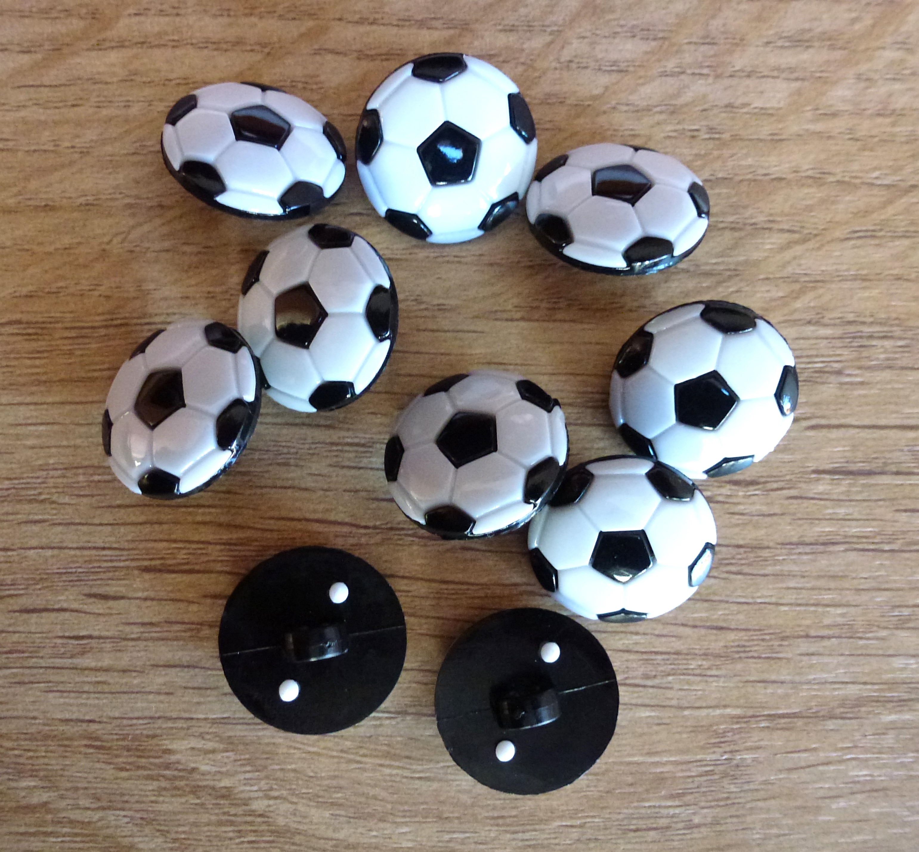 FOOTBALL Buttons 18mm