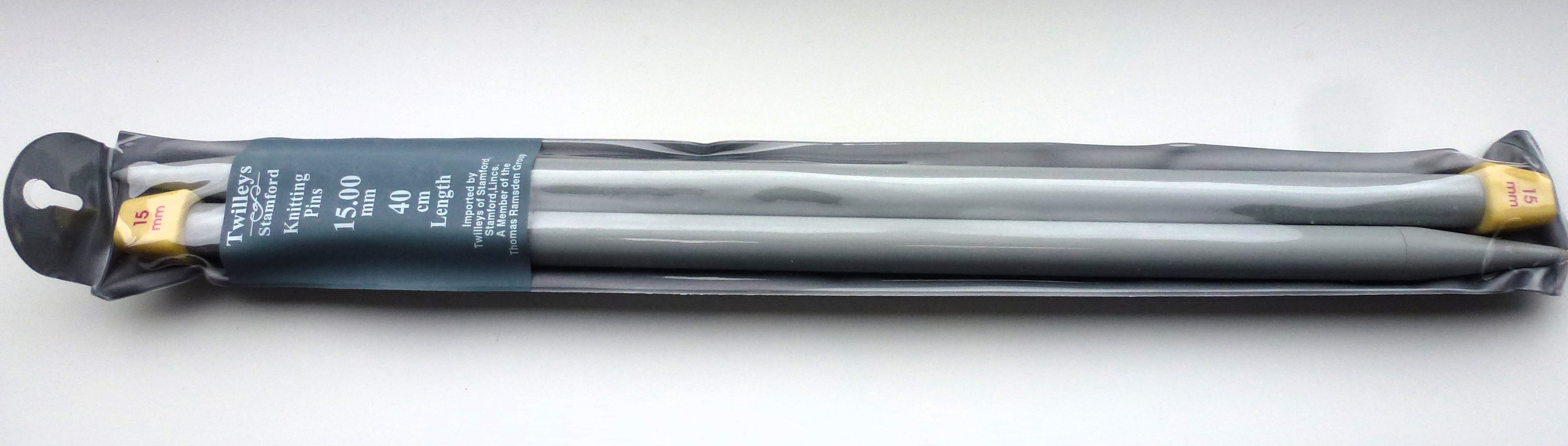 KNITTING NEEDLES Large 12mm & 15mm - Plastic