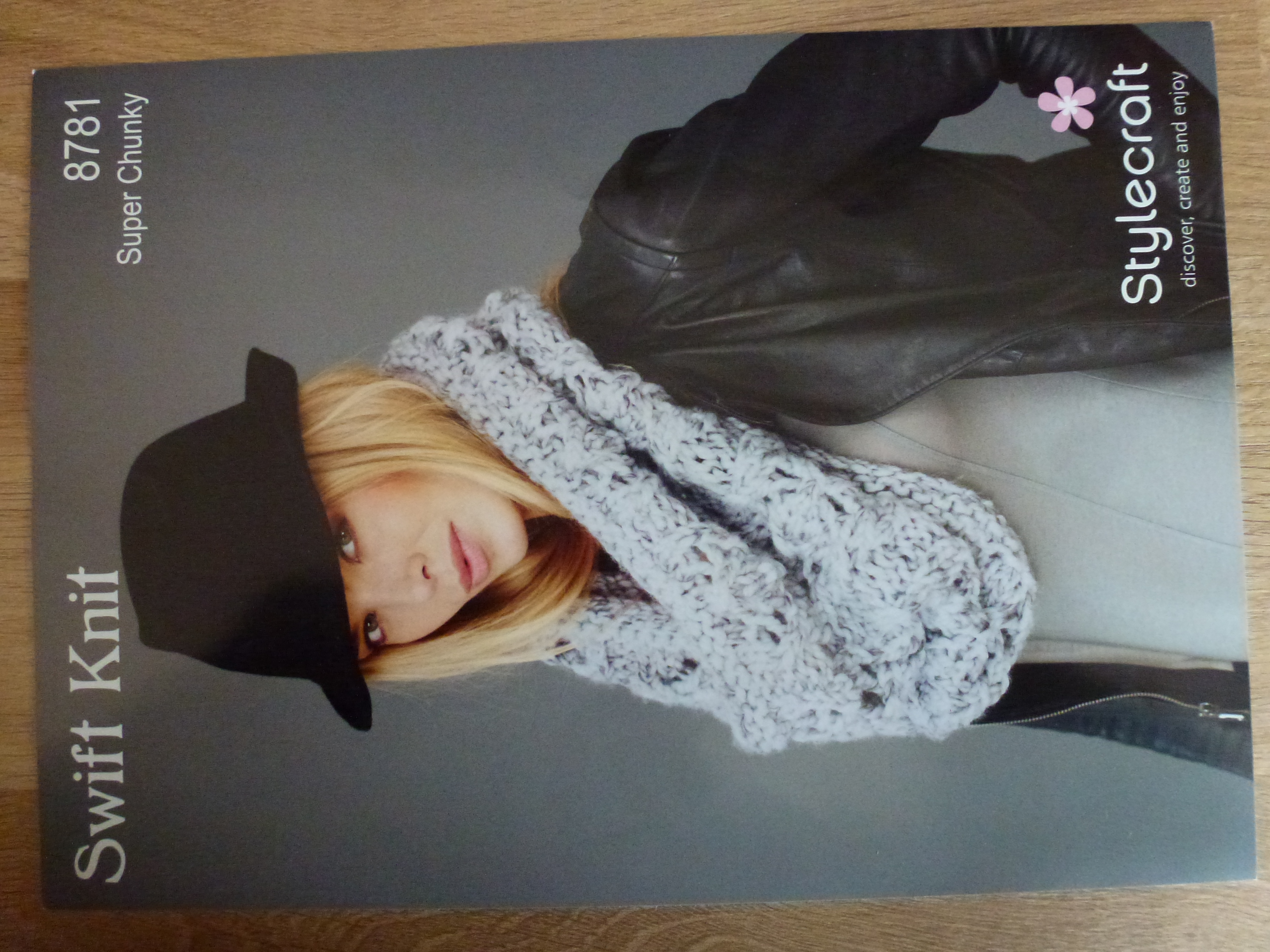 Stylecraft SUPER CHUNKY Adult Accessory Knitting Patterns