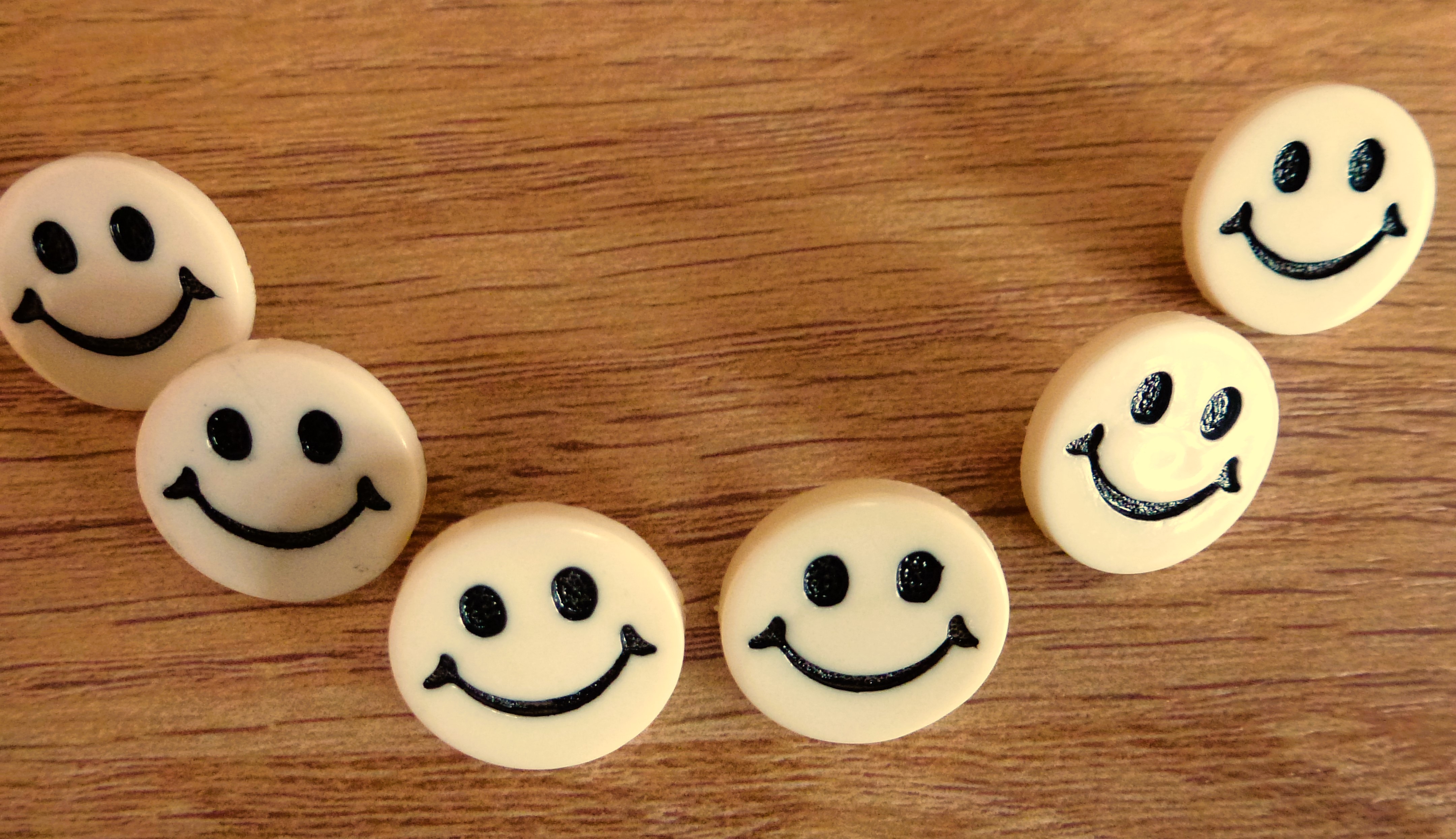 SMILEY FACE Buttons 15mm