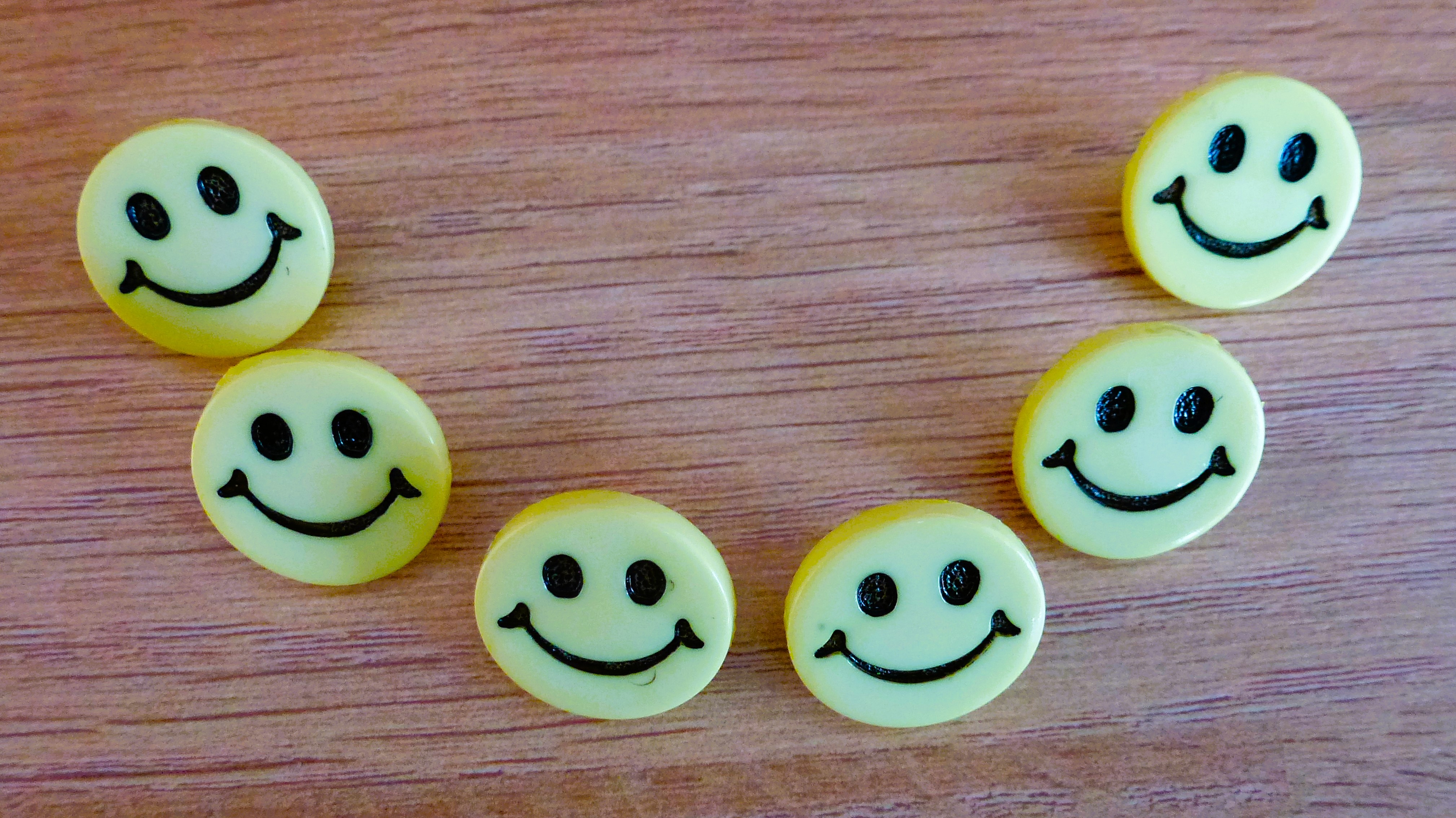 SMILEY FACE Buttons 15mm