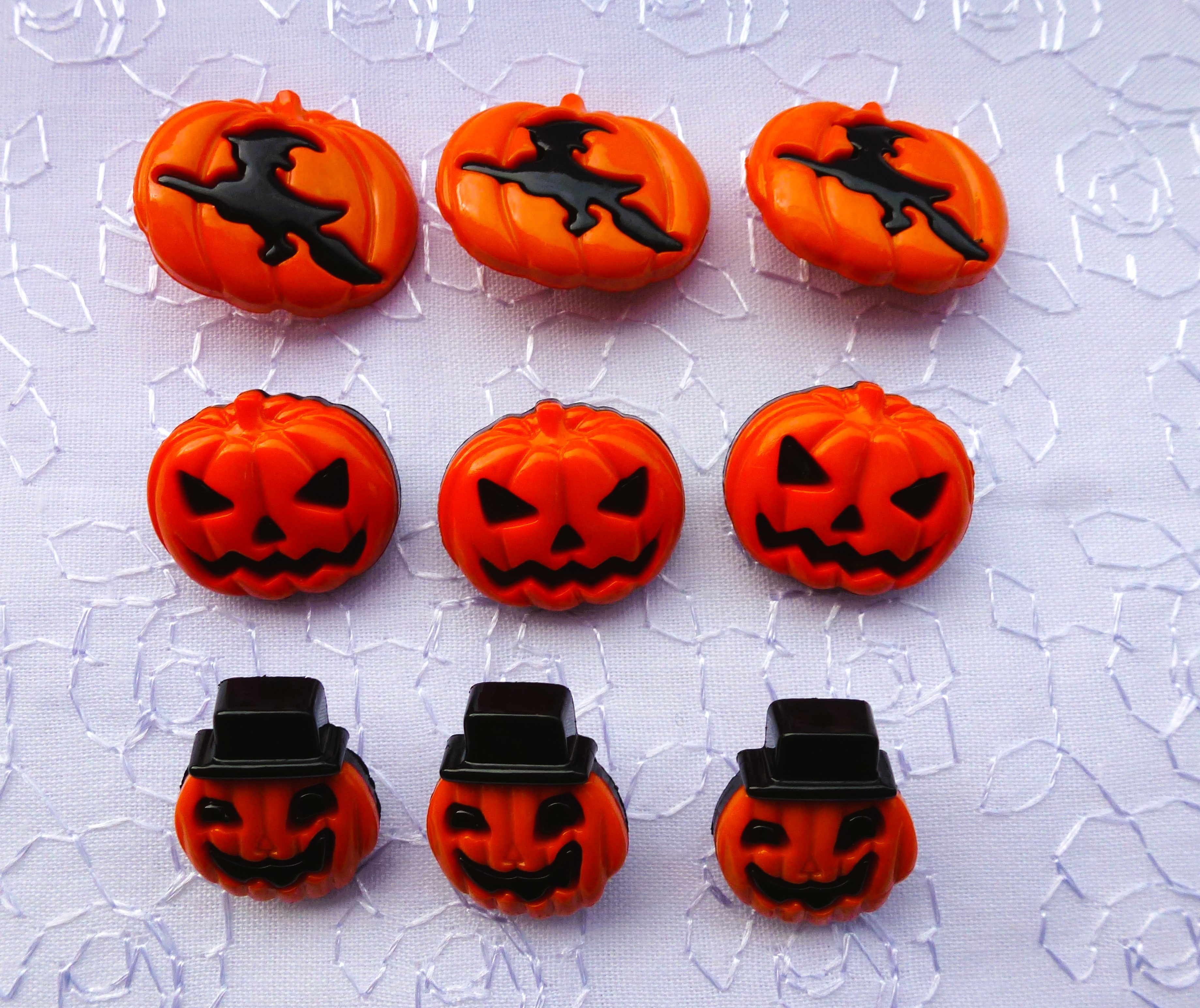 HALLOWEEN Buttons - Assorted Designs