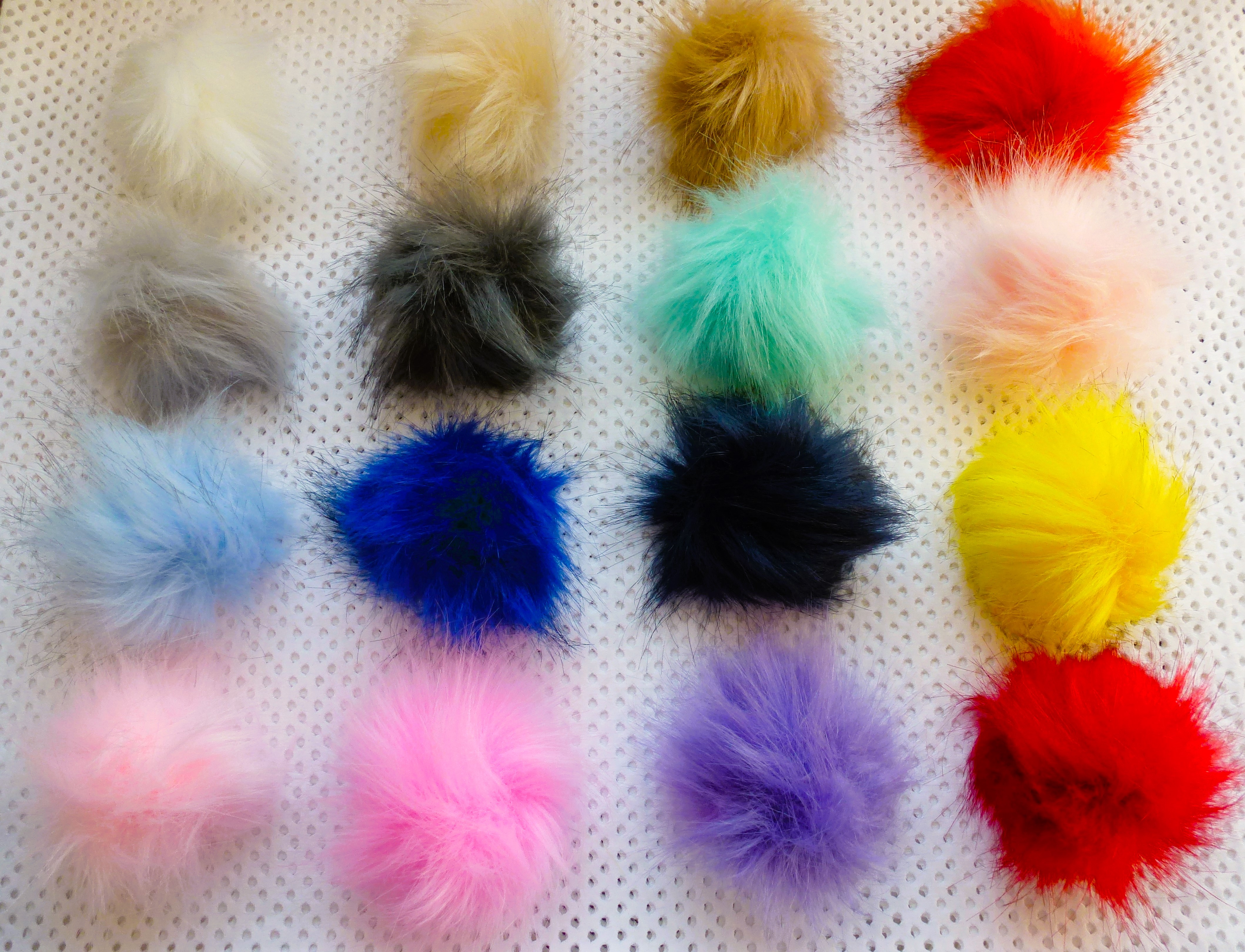 POMPOMS Wild - GREAT Colour Choice