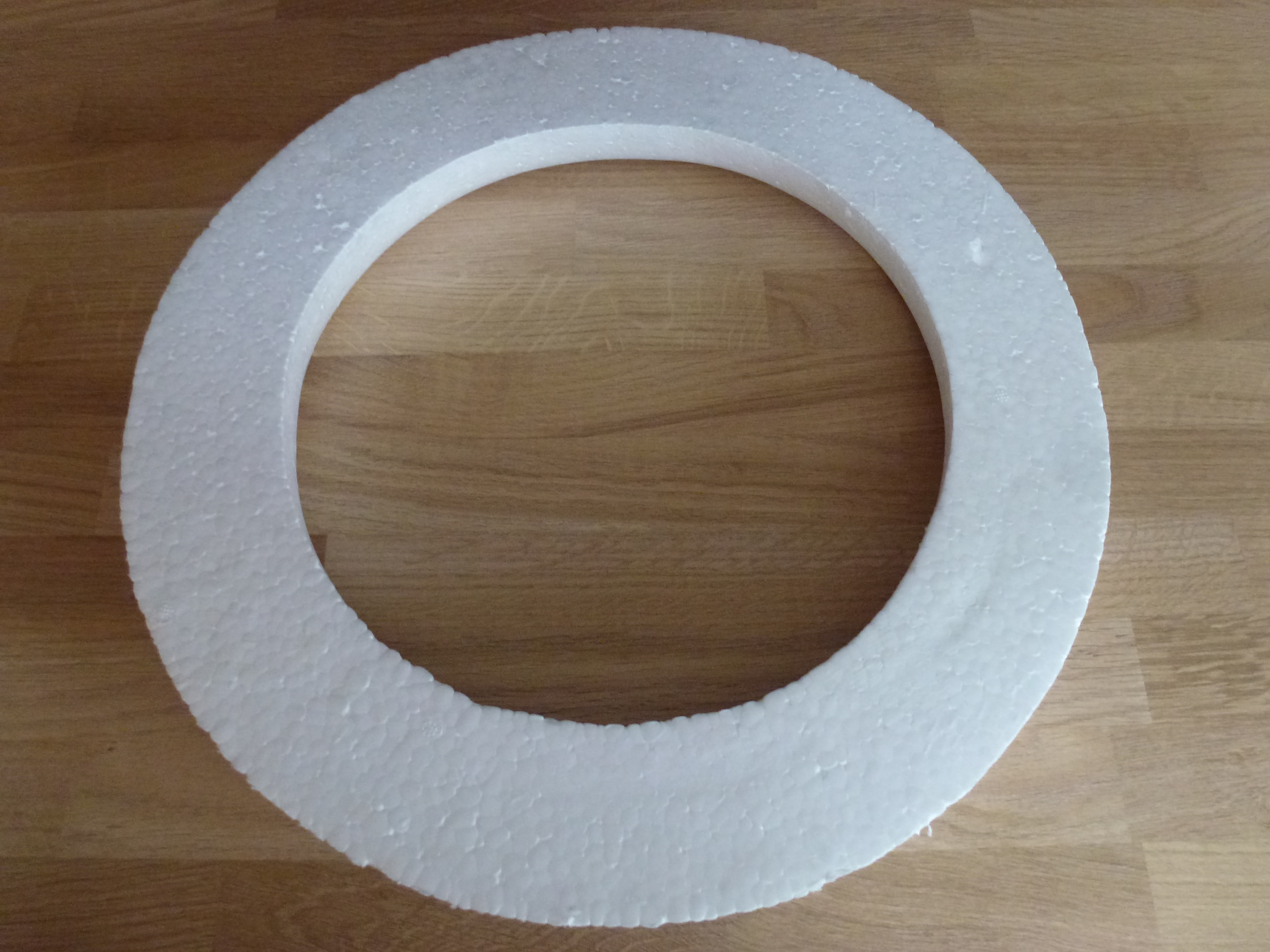 POLYSTYRENE WREATHS / RINGS / BALLS