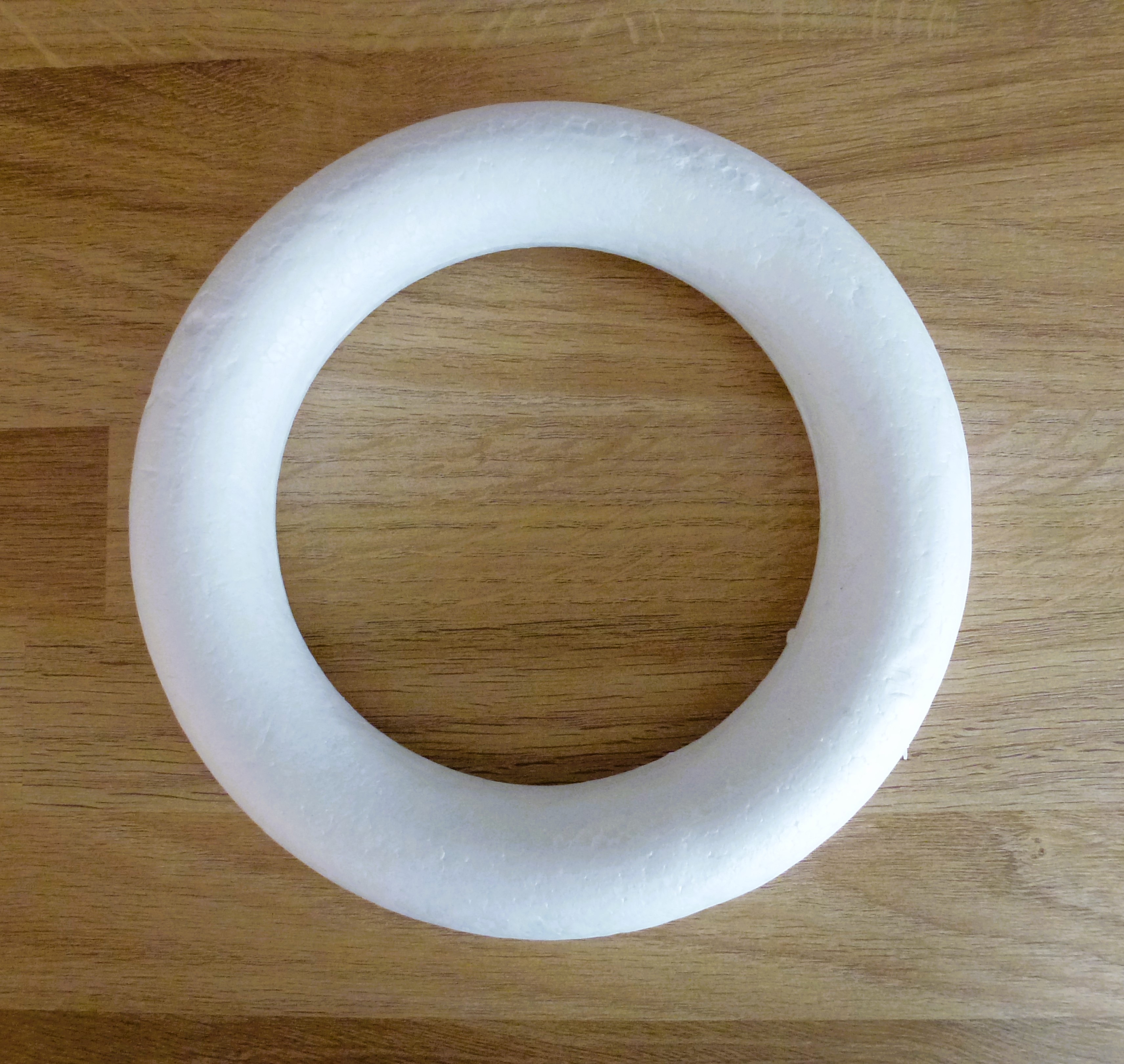 POLYSTYRENE WREATHS / RINGS / BALLS