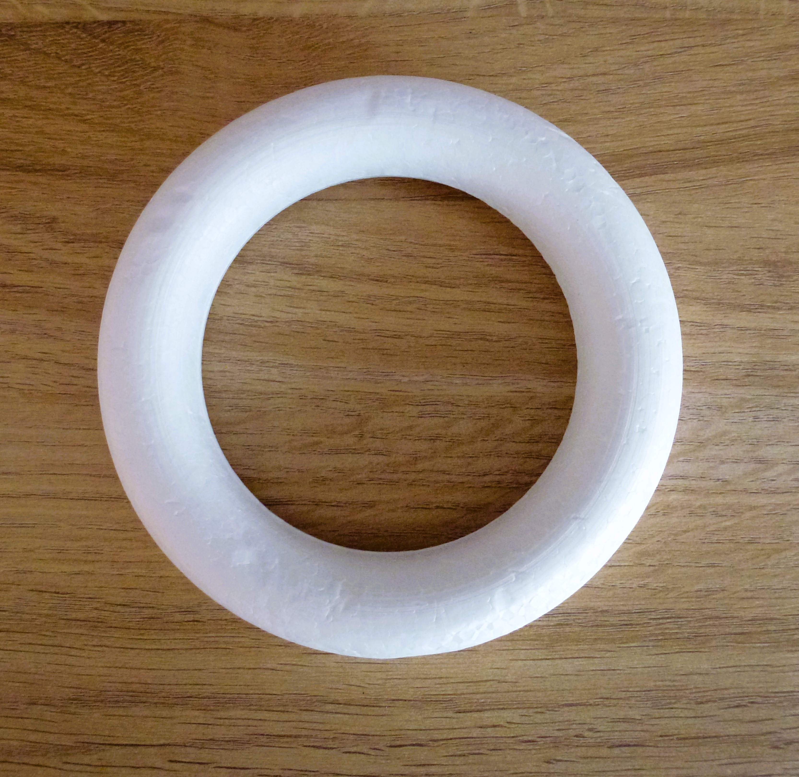 POLYSTYRENE WREATHS / RINGS / BALLS