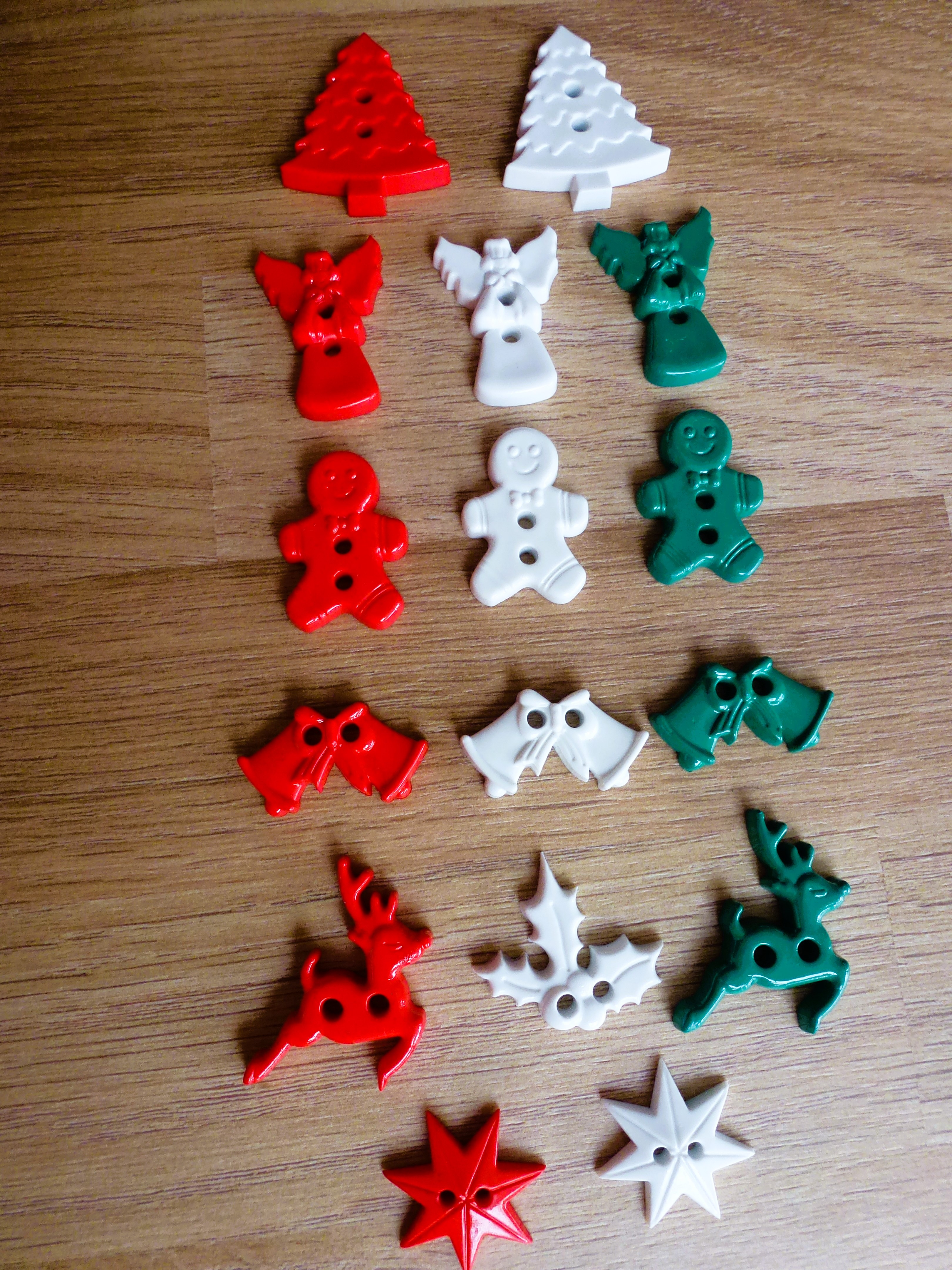 CHRISTMAS Buttons - Assorted Designs