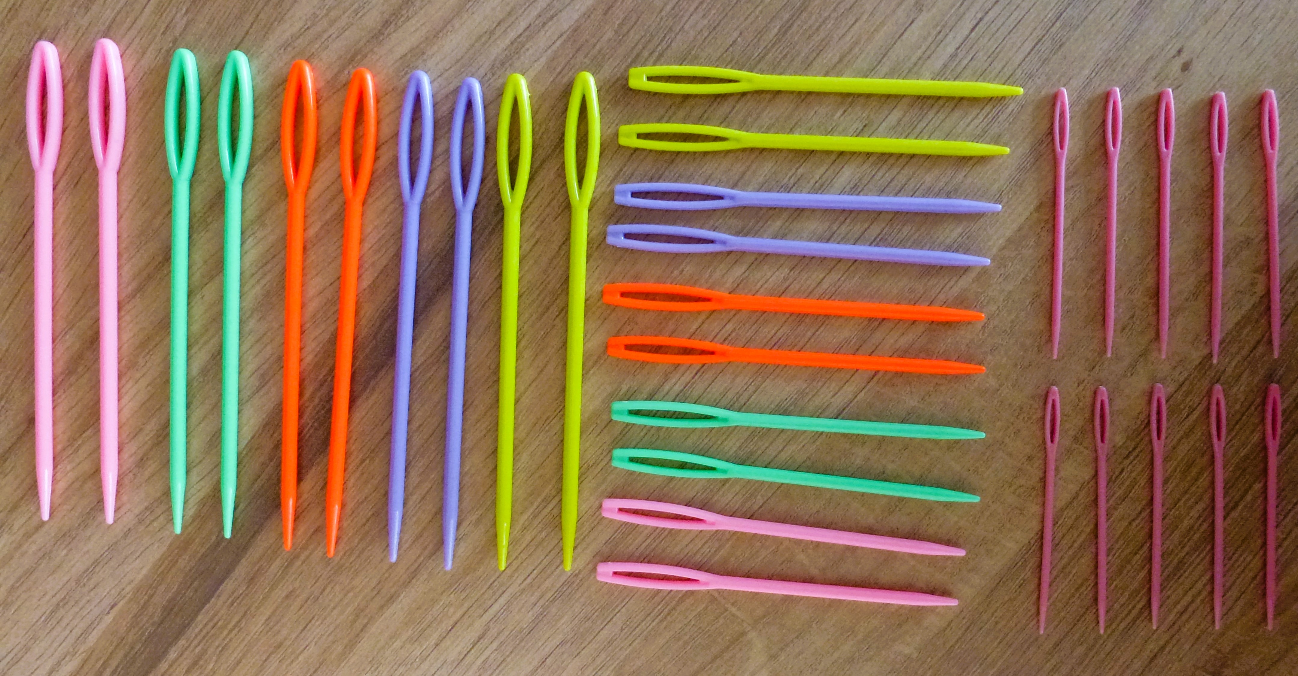 SEW UP NEEDLES Plastic - 3 Sizes in Pack