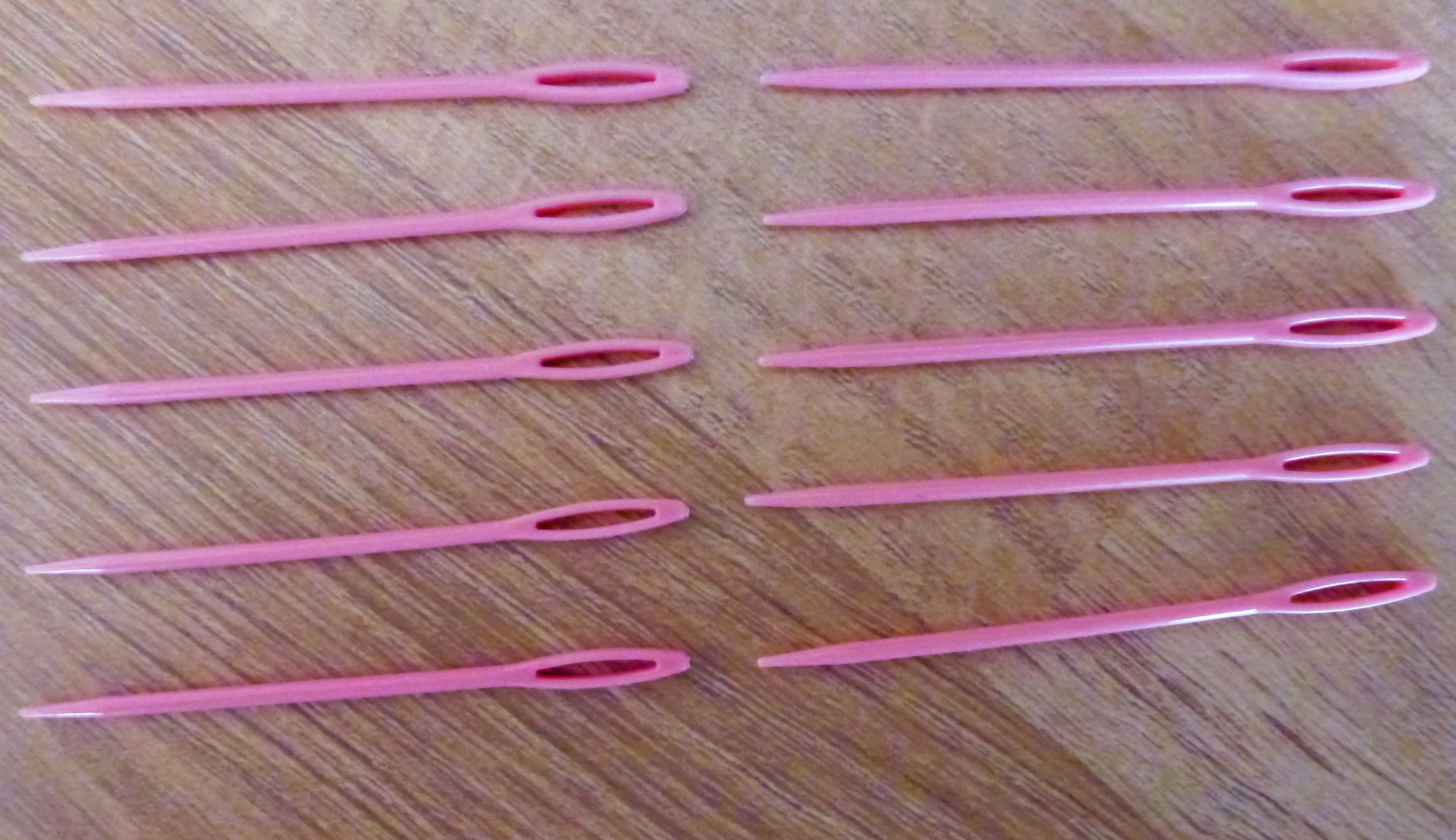 SEW UP NEEDLES Plastic - 3 Sizes in Pack