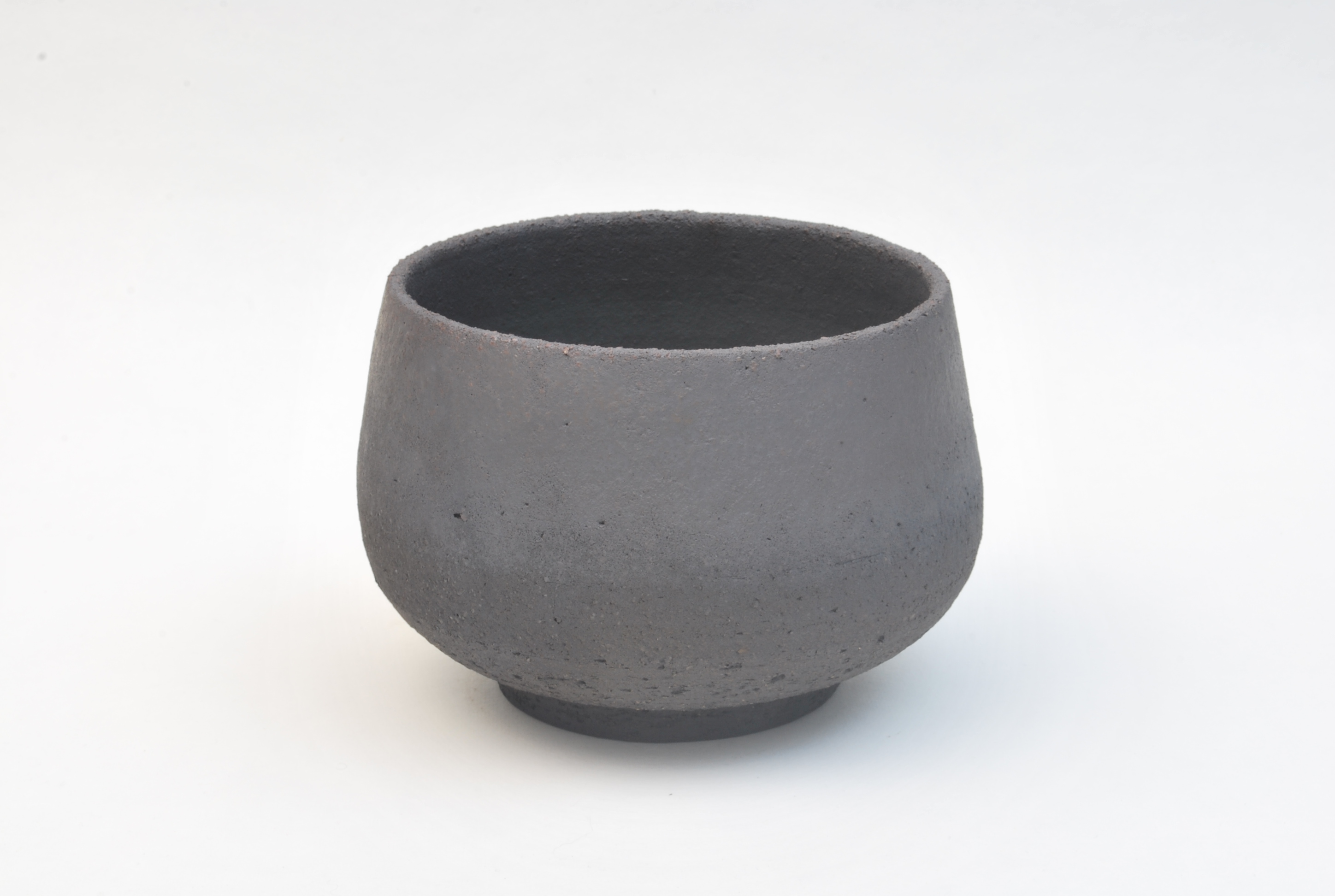 Grès noir mat pierreux