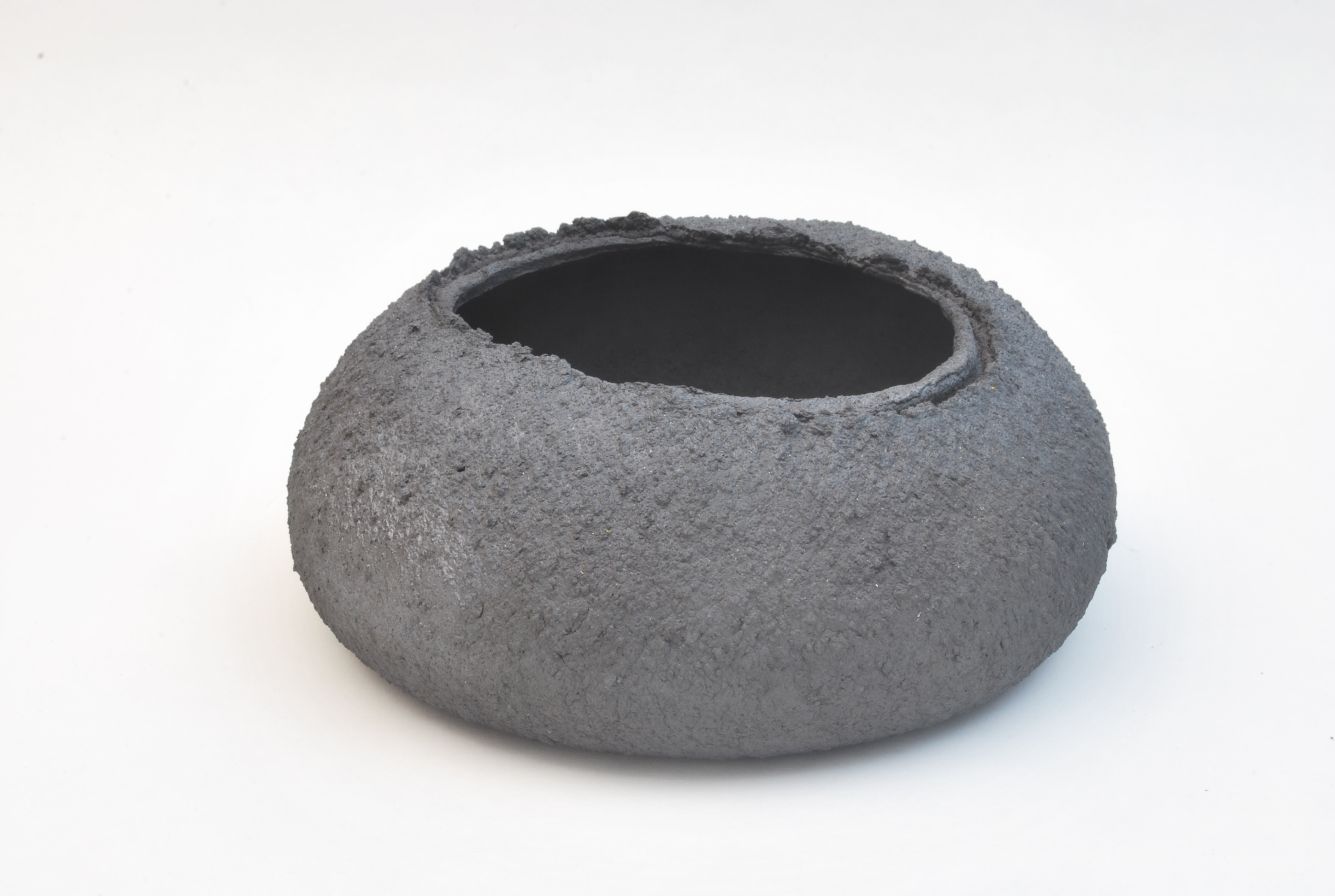 Grès noir mat pierreux