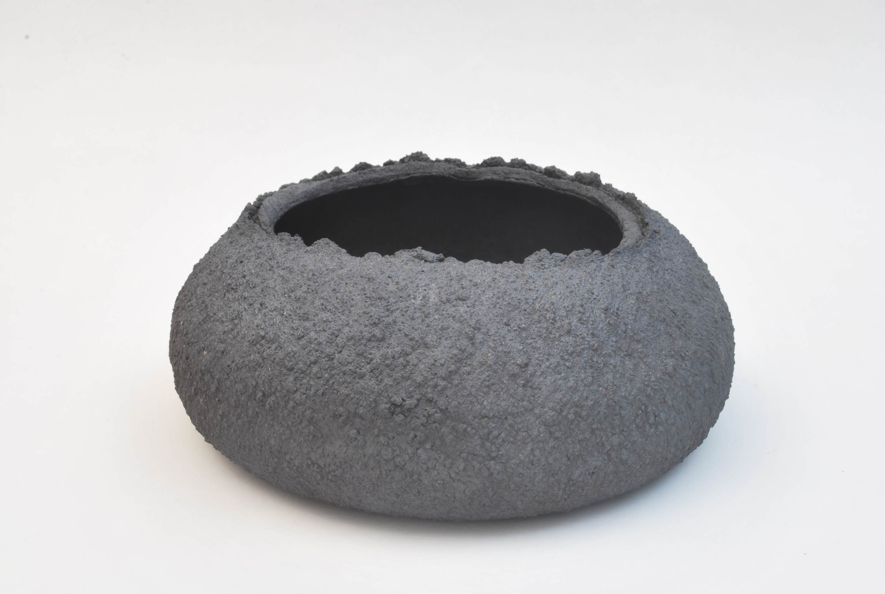 Grès noir mat pierreux
