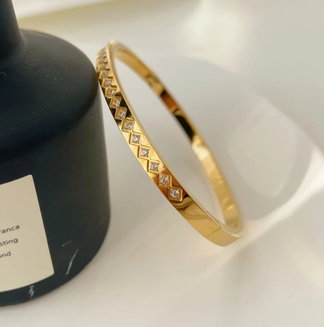 DIAMOND SHAPE ZIRCON bangle 