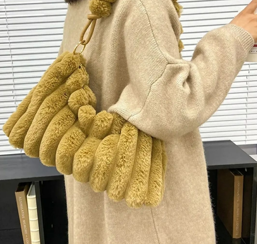 FLUFFY WINTER BAG